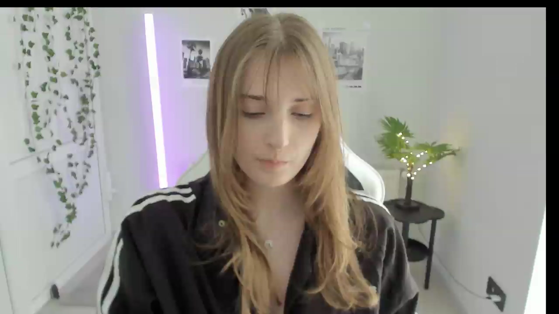 Gallery image thumbnail from Lissa_Stars's myfreecams stream on, 05/26/2026, 13:48 image 7 of 20