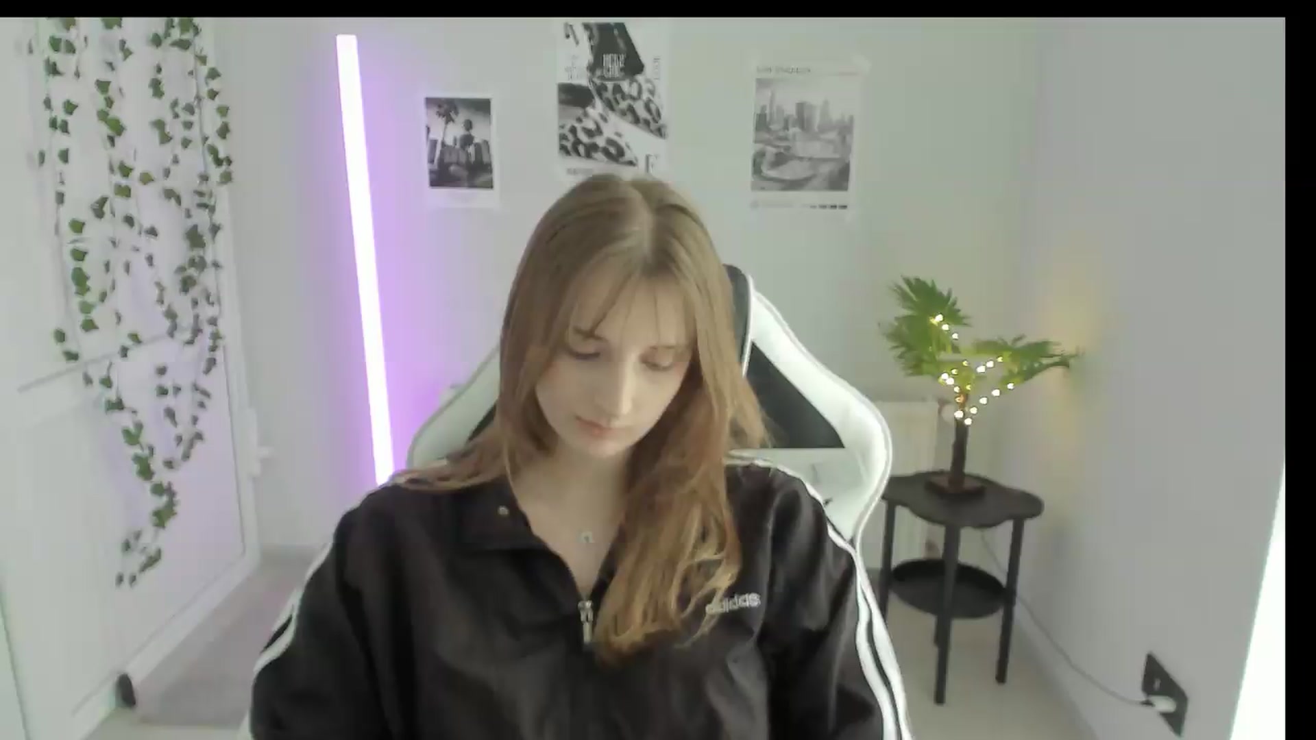 Gallery image thumbnail from Lissa_Stars's myfreecams stream on, 05/26/2026, 13:48 image 17 of 20