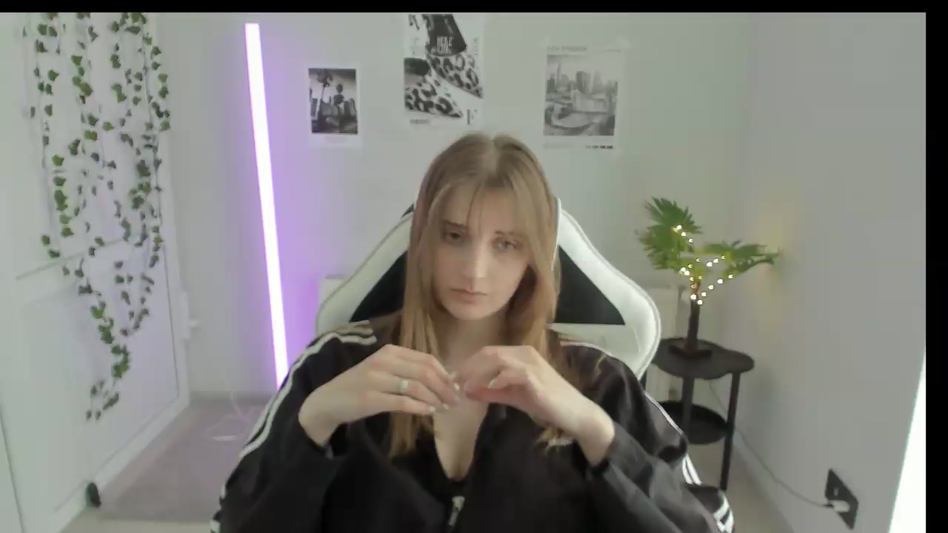Gallery image thumbnail from Lissa_Stars's myfreecams stream on, 05/26/2026, 13:48 image 3 of 20