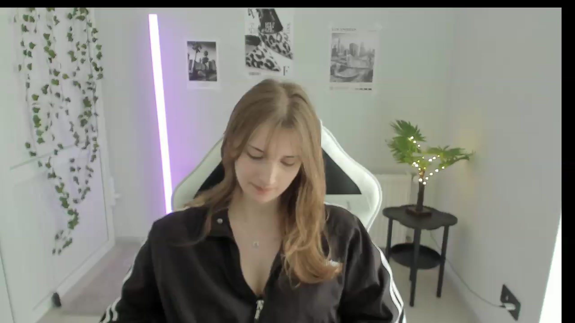 Gallery image thumbnail from Lissa_Stars's myfreecams stream on, 05/26/2026, 13:48 image 1 of 20