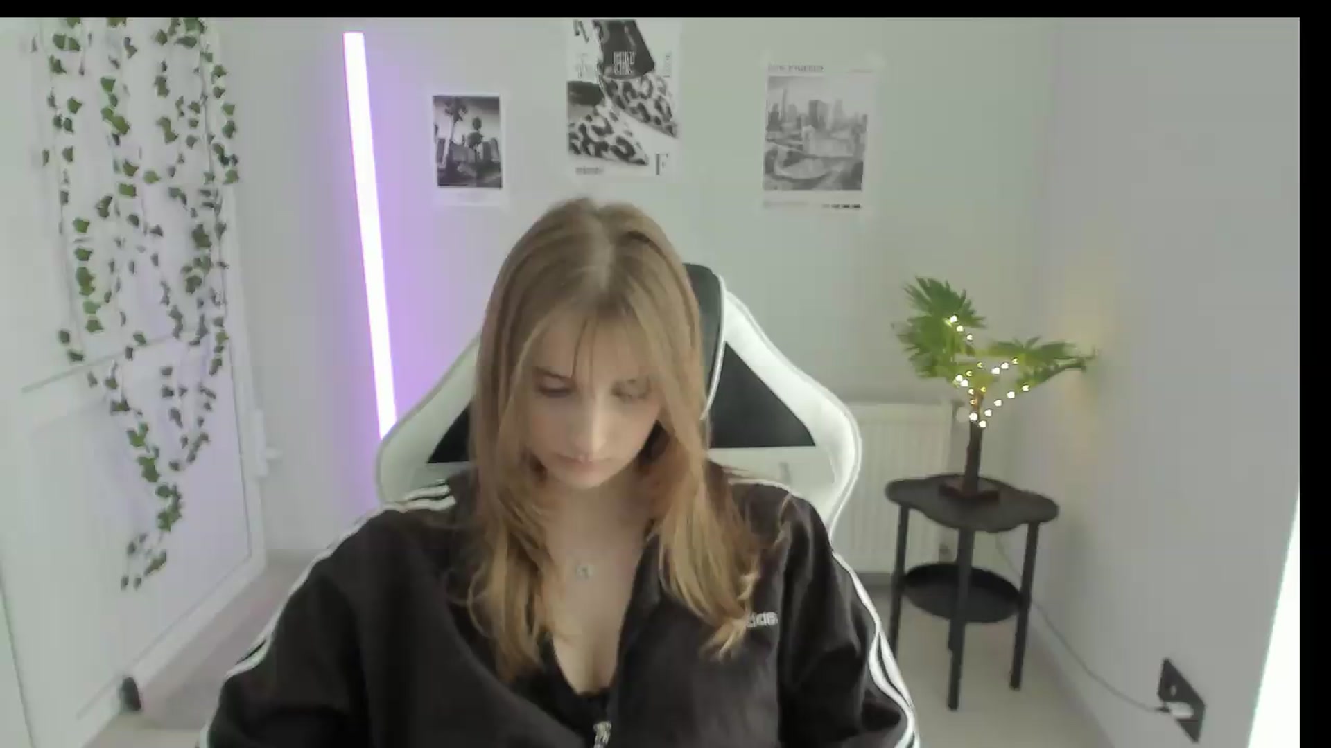 Gallery image thumbnail from Lissa_Stars's myfreecams stream on, 05/26/2026, 13:48 image 5 of 20