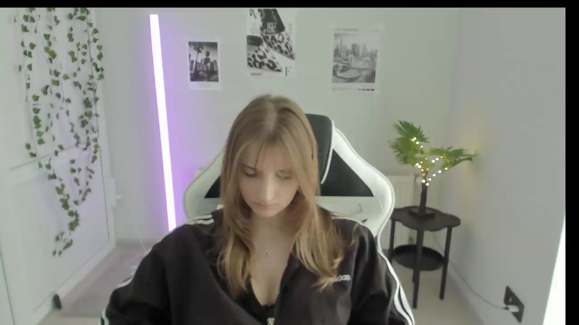 Gallery image thumbnail from Lissa_Stars's myfreecams stream on, 05/26/2026, 13:48 image 6 of 20