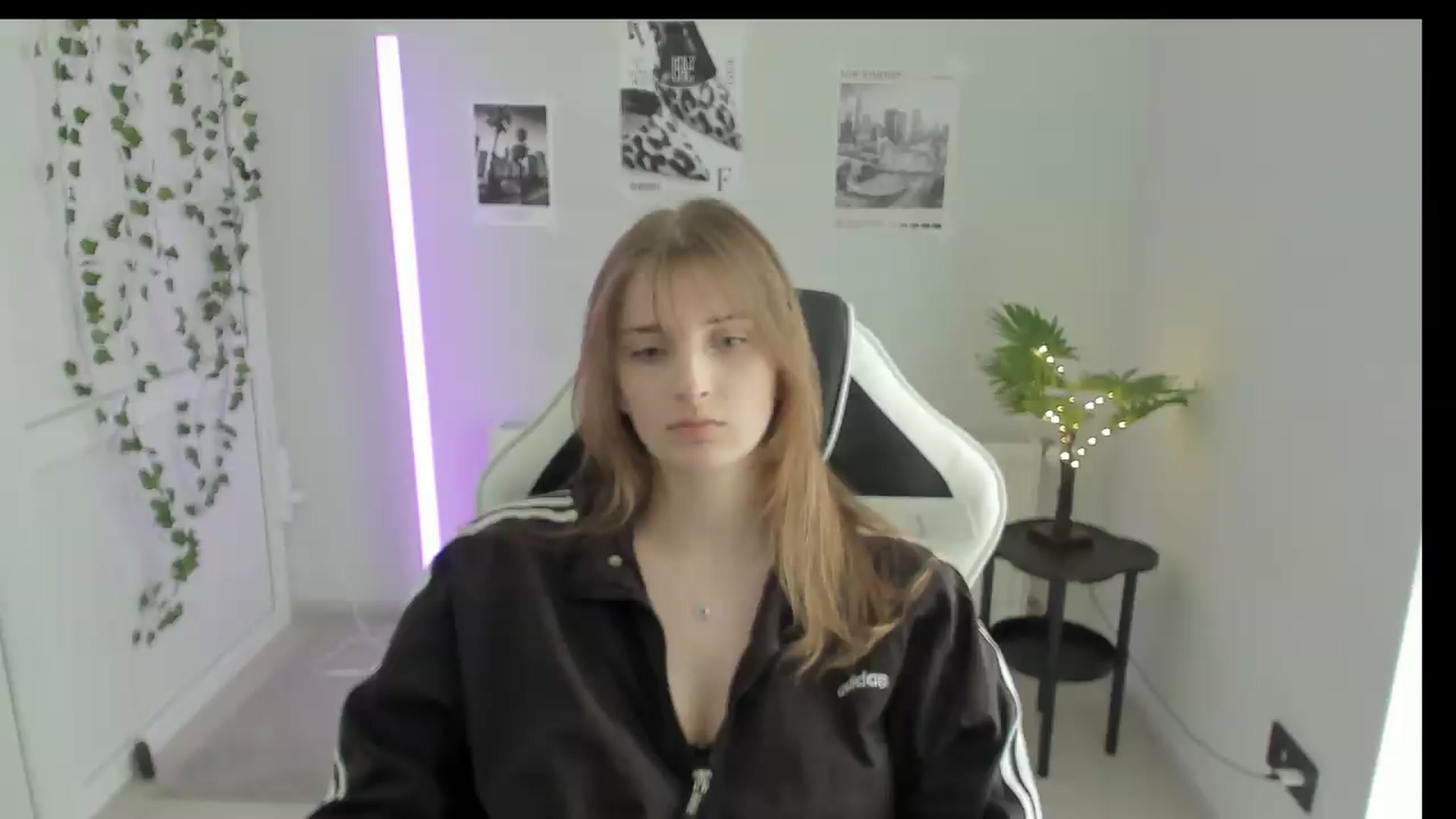 Gallery image thumbnail from Lissa_Stars's myfreecams stream on, 05/26/2026, 13:48 image 2 of 20