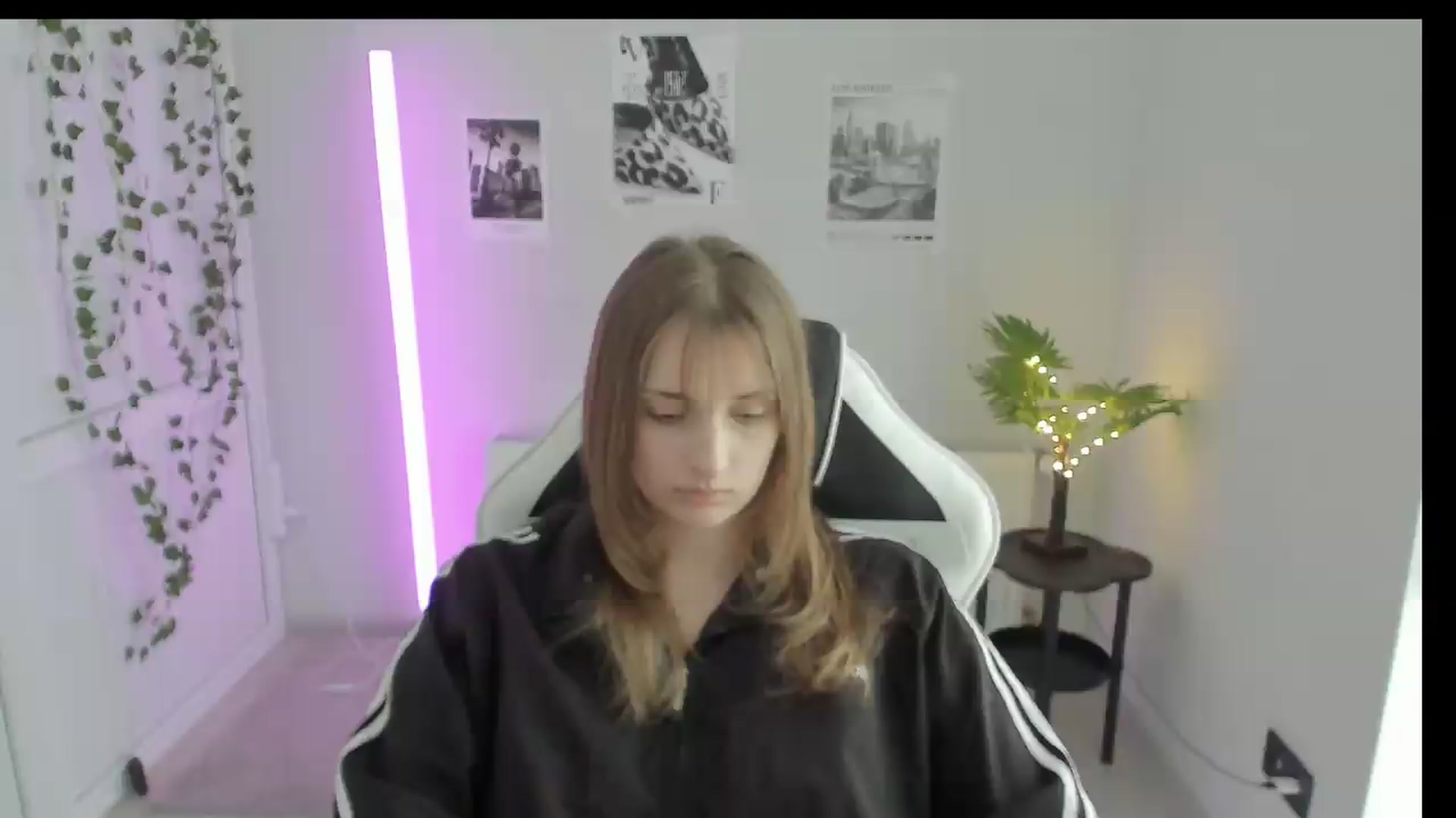 Gallery image thumbnail from Lissa_Stars's myfreecams stream on, 05/26/2026, 14:29 image 6 of 20