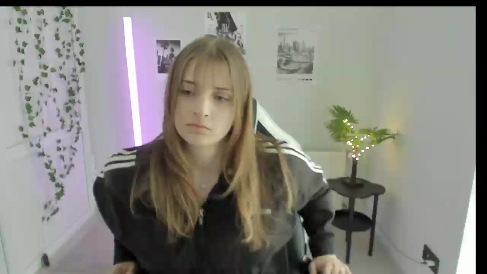 Gallery image thumbnail from Lissa_Stars's myfreecams stream on, 05/26/2026, 14:29 image 15 of 20