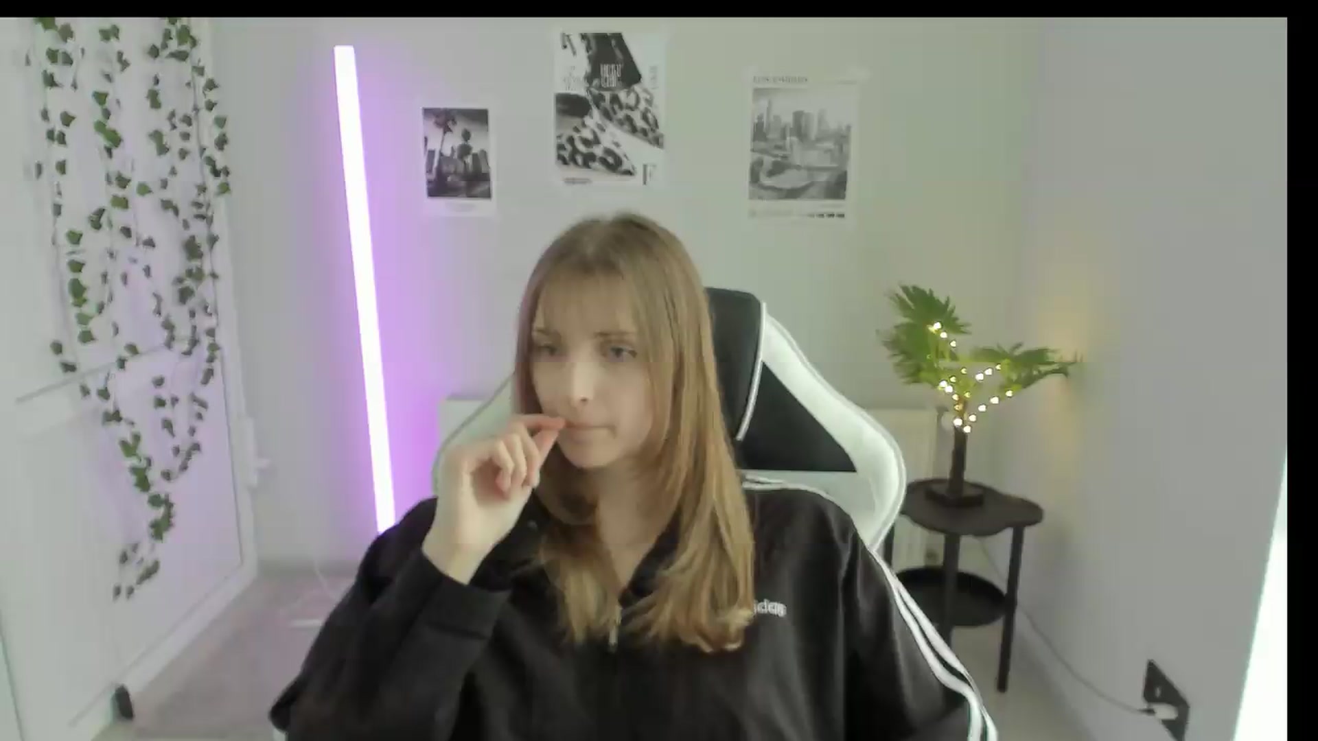 Gallery image thumbnail from Lissa_Stars's myfreecams stream on, 05/26/2026, 14:29 image 7 of 20