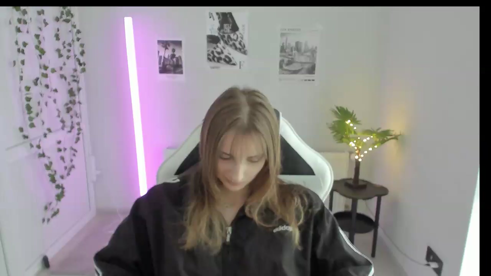 Gallery image thumbnail from Lissa_Stars's myfreecams stream on, 05/26/2026, 14:29 image 1 of 20