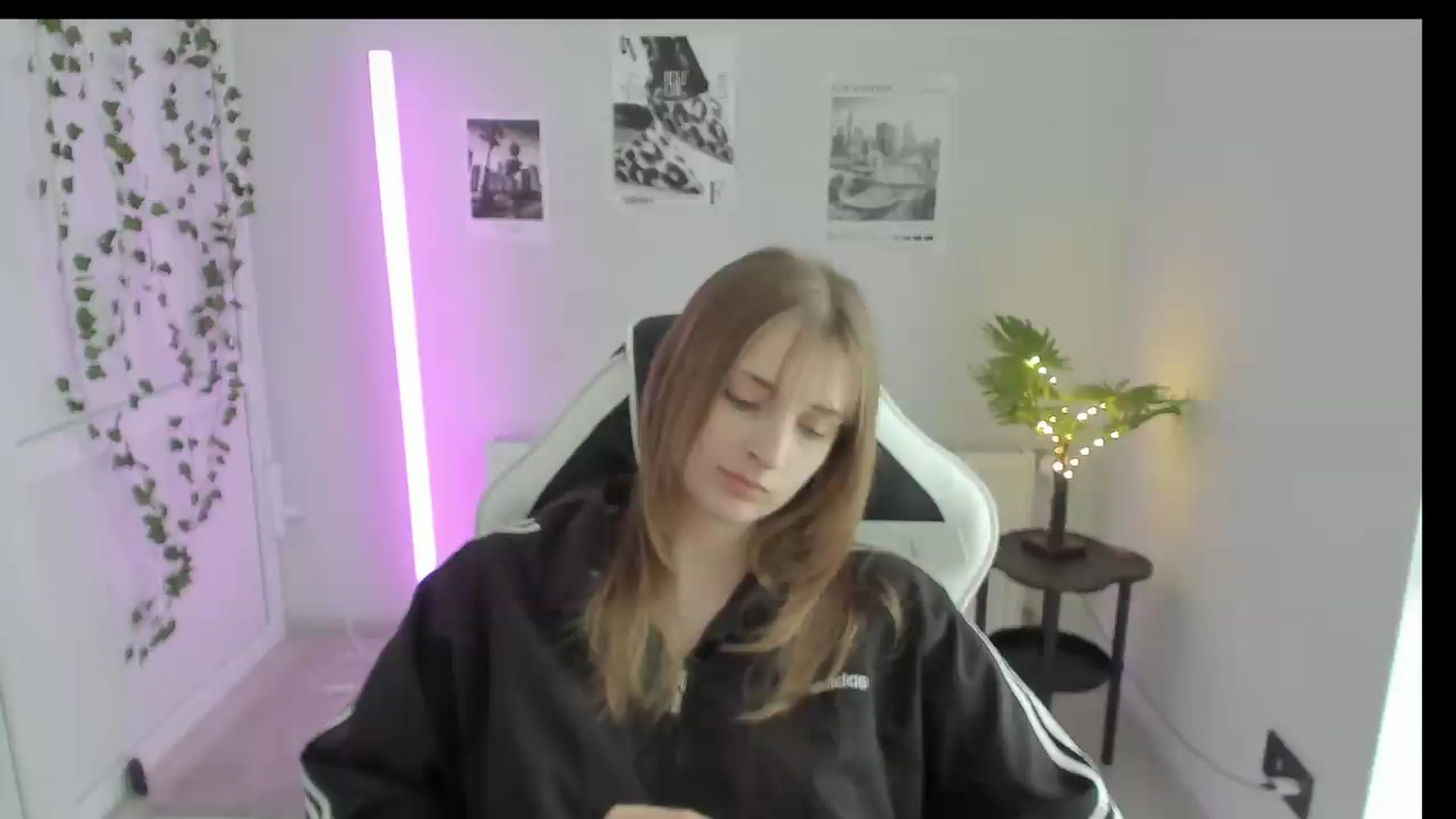 Gallery image thumbnail from Lissa_Stars's myfreecams stream on, 05/26/2026, 14:29 image 3 of 20