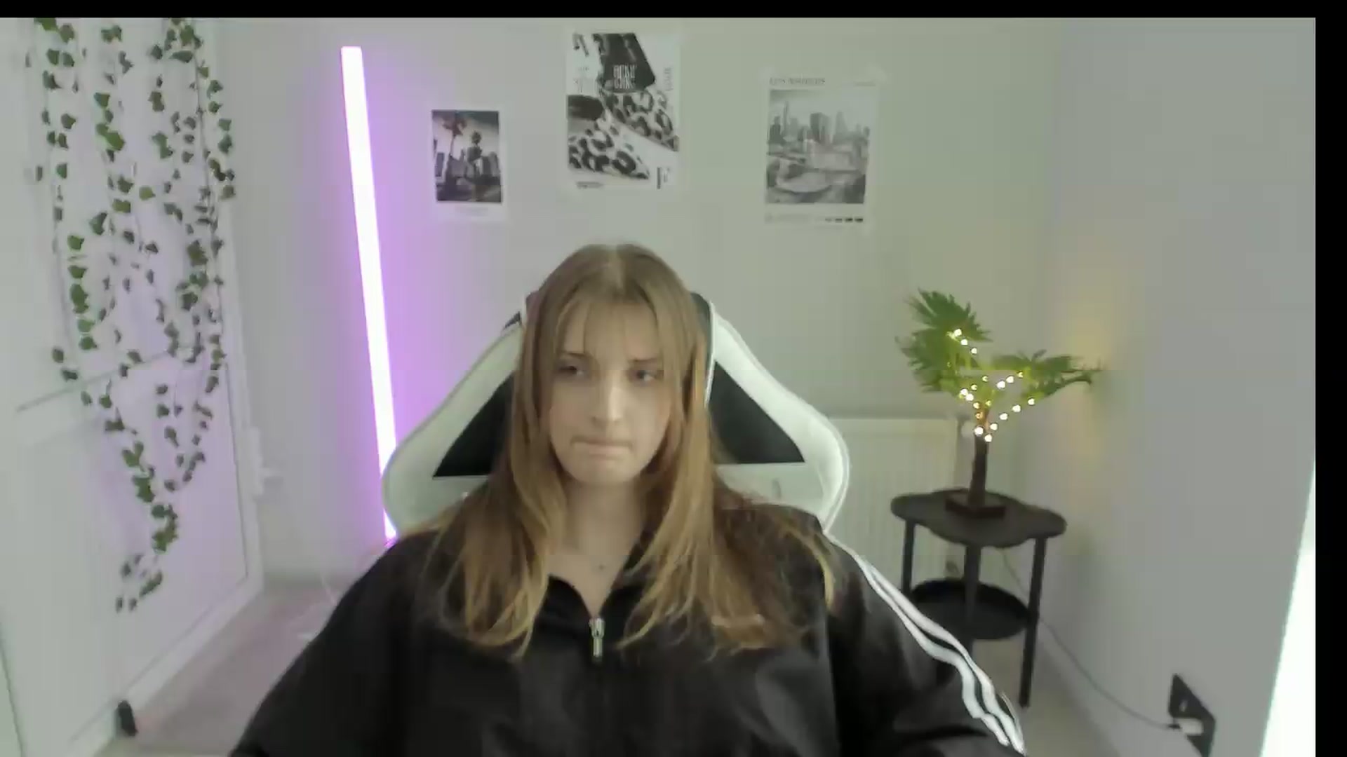Gallery image thumbnail from Lissa_Stars's myfreecams stream on, 05/26/2026, 14:29 image 14 of 20