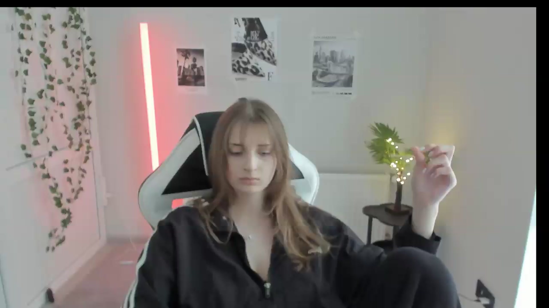 Gallery image thumbnail from Lissa_Stars's myfreecams stream on, 05/26/2026, 16:30 image 4 of 20