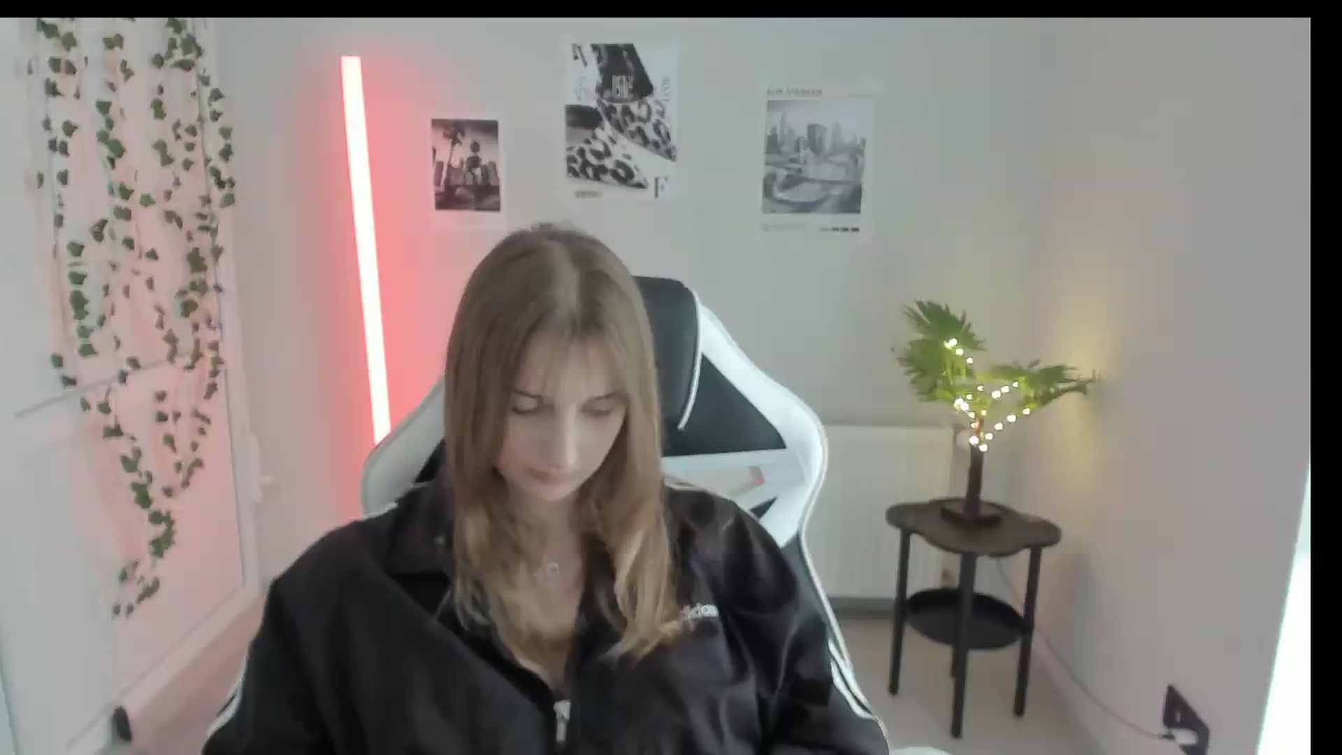 Gallery image thumbnail from Lissa_Stars's myfreecams stream on, 05/26/2026, 16:30 image 20 of 20