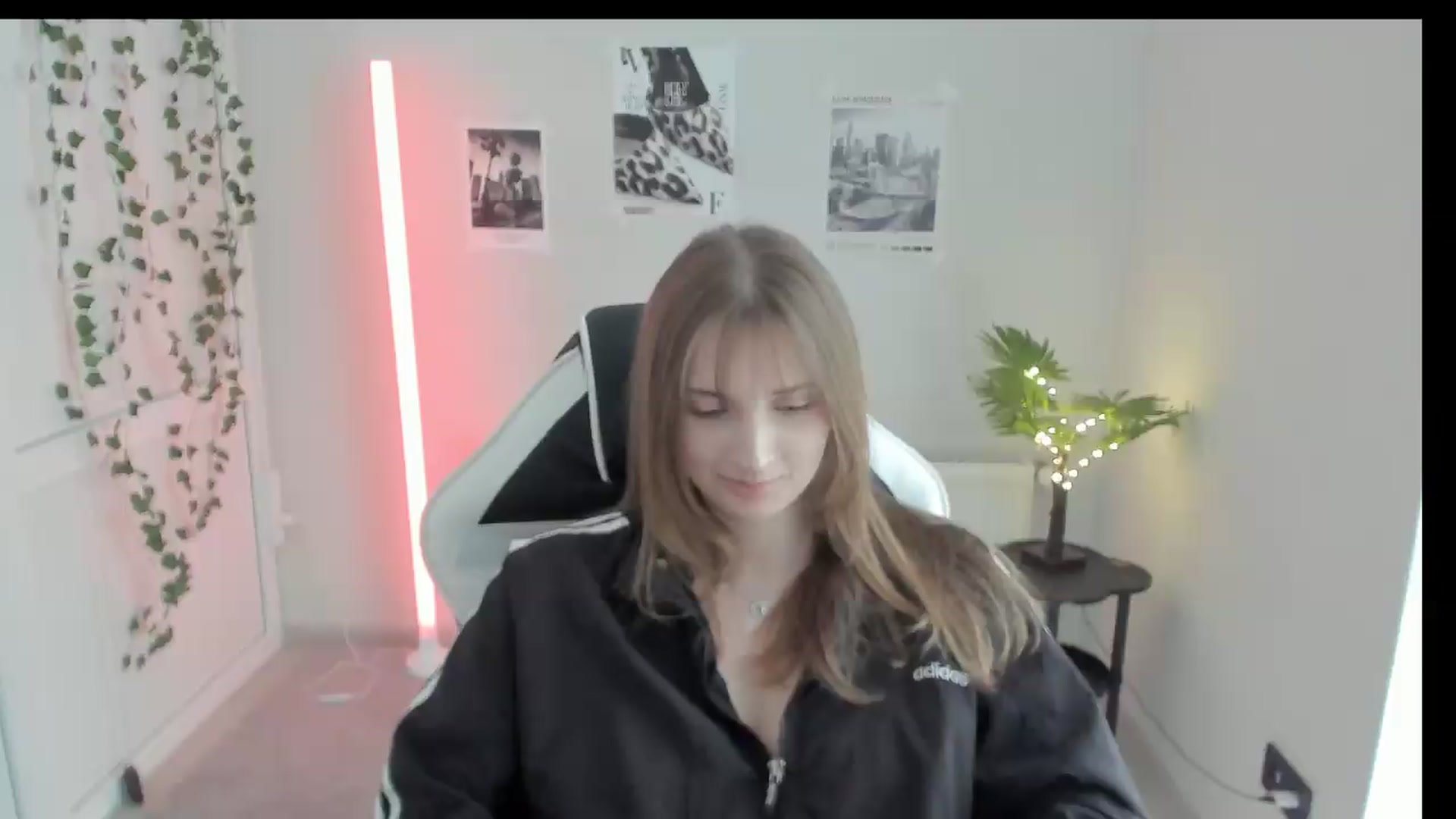 Gallery image thumbnail from Lissa_Stars's myfreecams stream on, 05/26/2026, 16:30 image 14 of 20