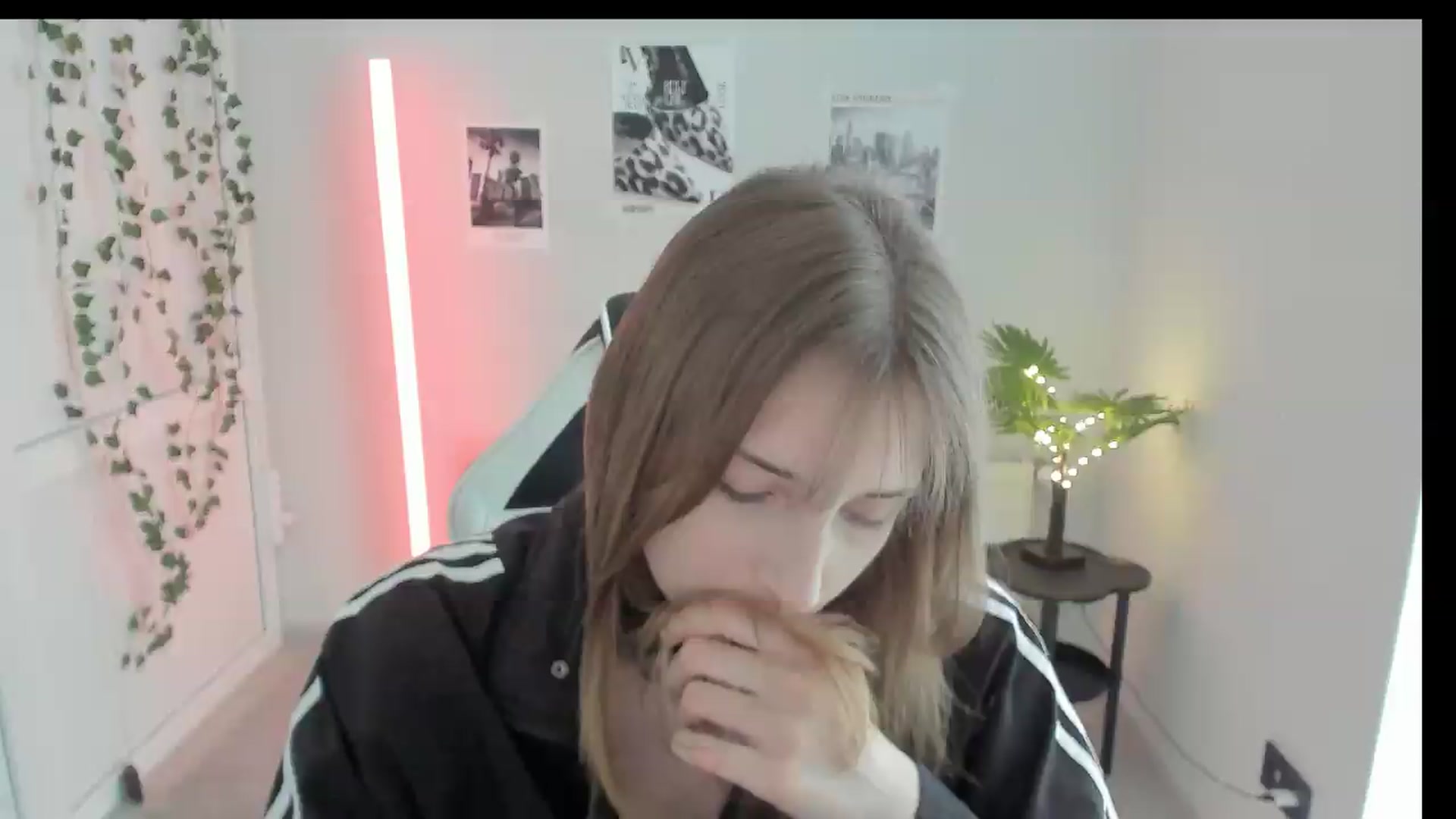 Gallery image thumbnail from Lissa_Stars's myfreecams stream on, 05/26/2026, 16:30 image 18 of 20