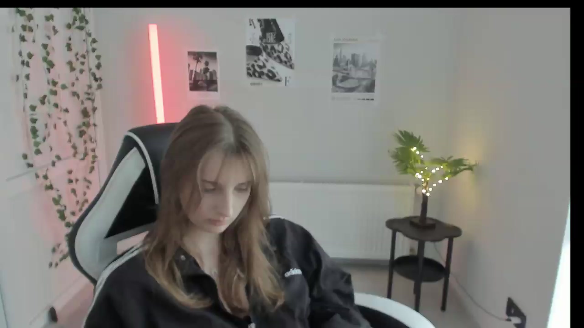 Gallery image thumbnail from Lissa_Stars's myfreecams stream on, 05/26/2026, 16:30 image 1 of 20