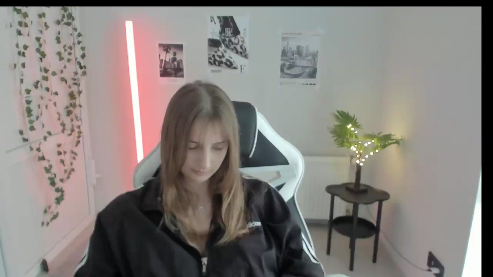 Gallery image thumbnail from Lissa_Stars's myfreecams stream on, 05/26/2026, 16:30 image 19 of 20