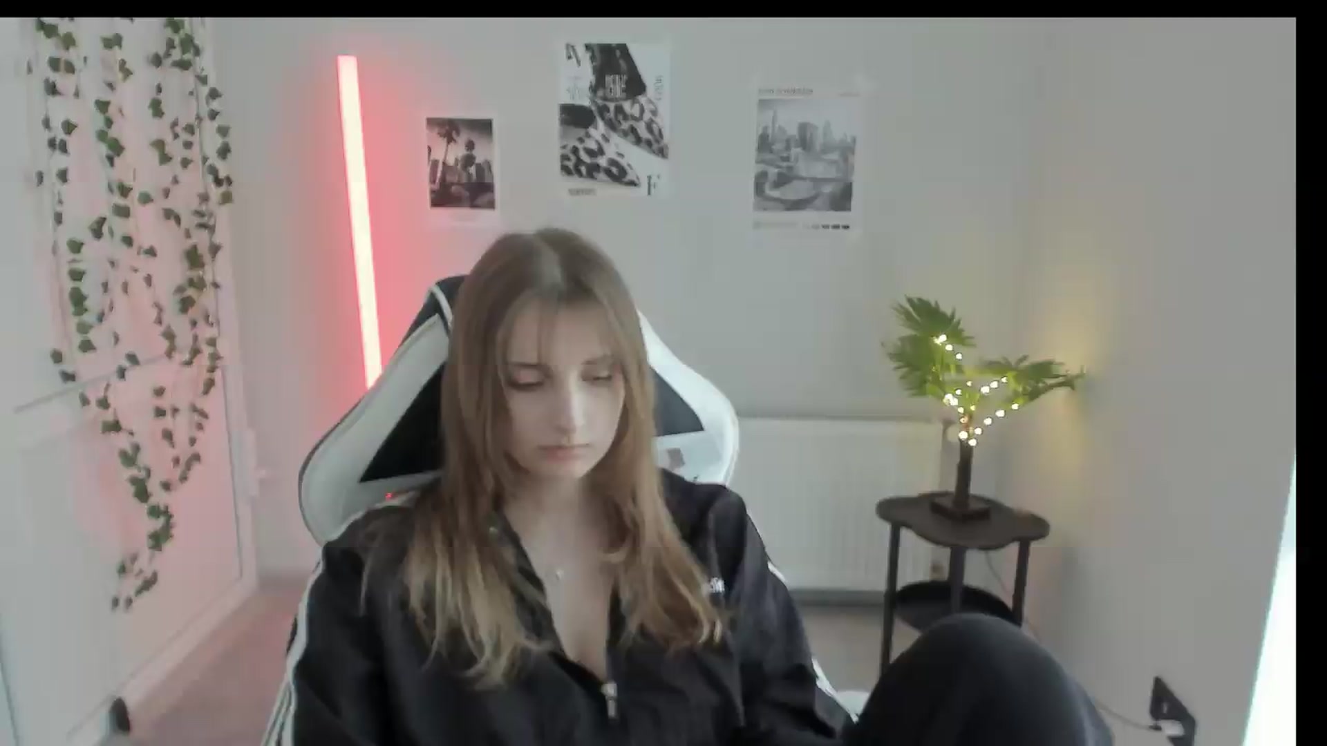 Gallery image thumbnail from Lissa_Stars's myfreecams stream on, 05/26/2026, 16:30 image 3 of 20