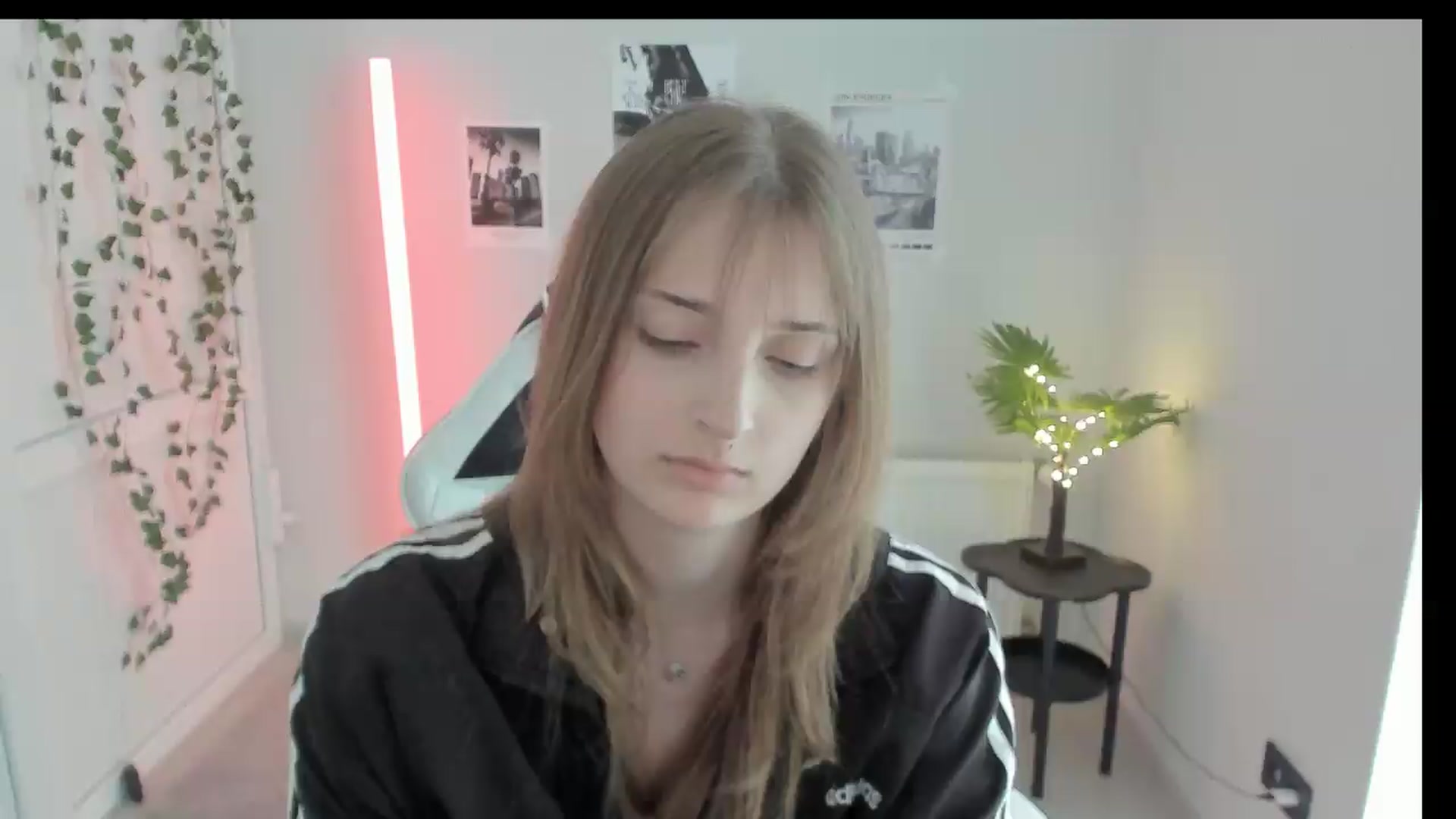 Gallery image thumbnail from Lissa_Stars's myfreecams stream on, 05/26/2026, 16:30 image 17 of 20