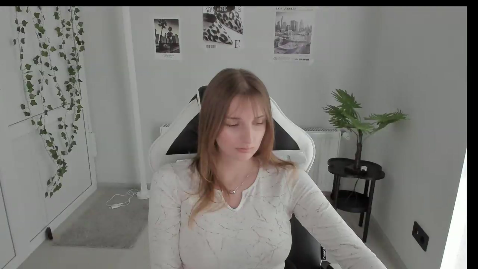 Gallery image thumbnail from Lissa_Stars's myfreecams stream on, 05/29/2026, 13:15 image 17 of 20