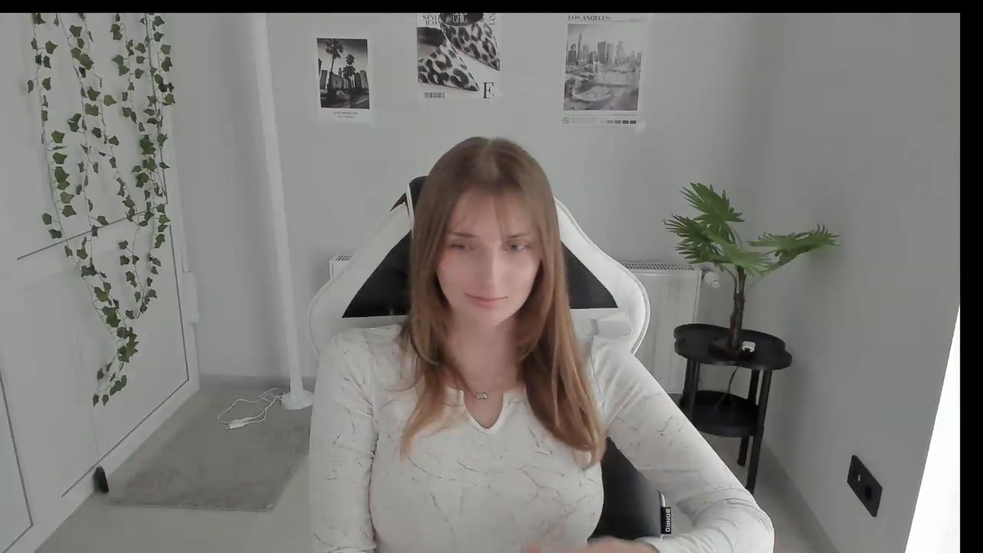 Gallery image thumbnail from Lissa_Stars's myfreecams stream on, 05/29/2026, 13:15 image 18 of 20