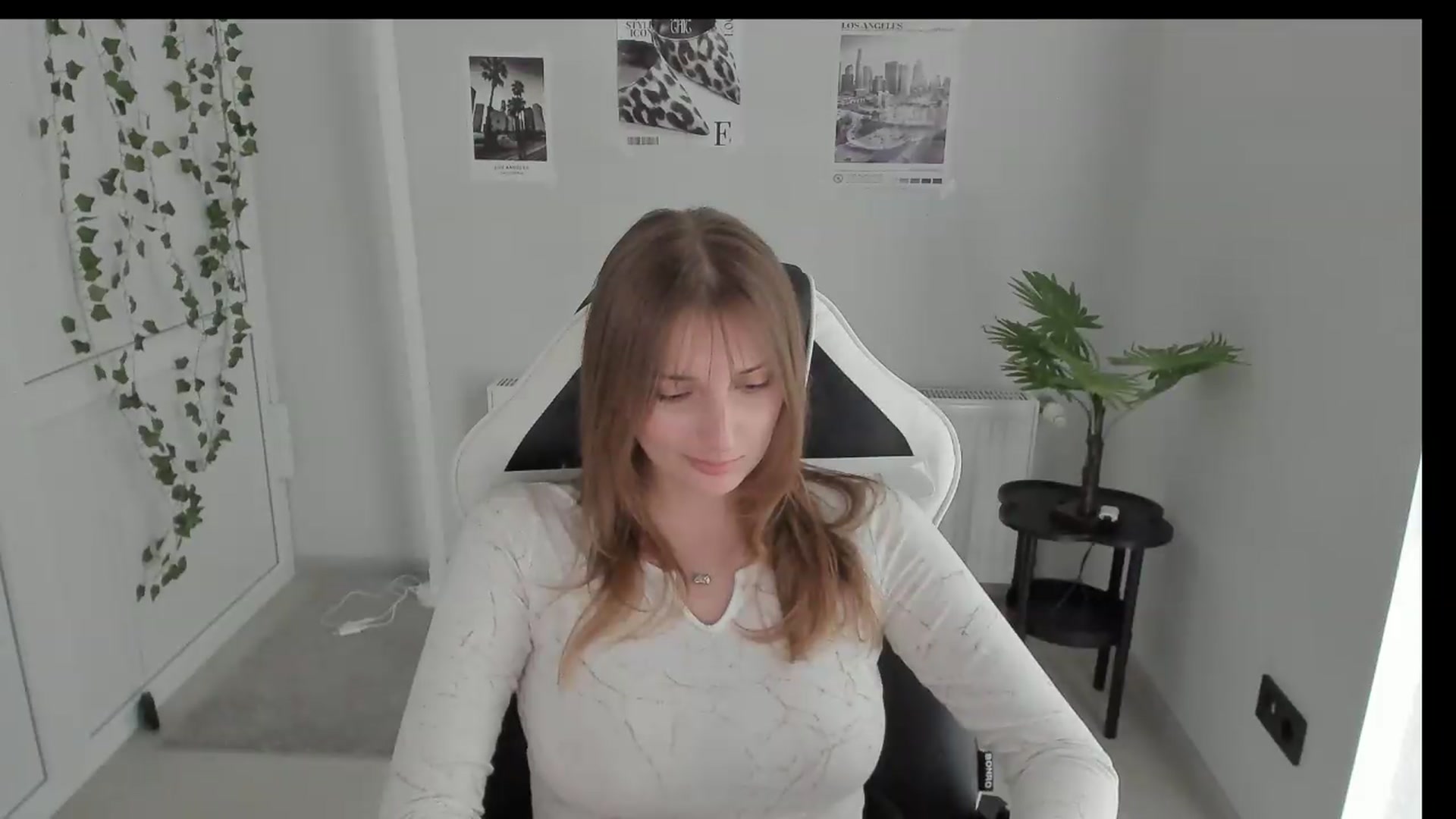 Gallery image thumbnail from Lissa_Stars's myfreecams stream on, 05/29/2026, 13:15 image 16 of 20