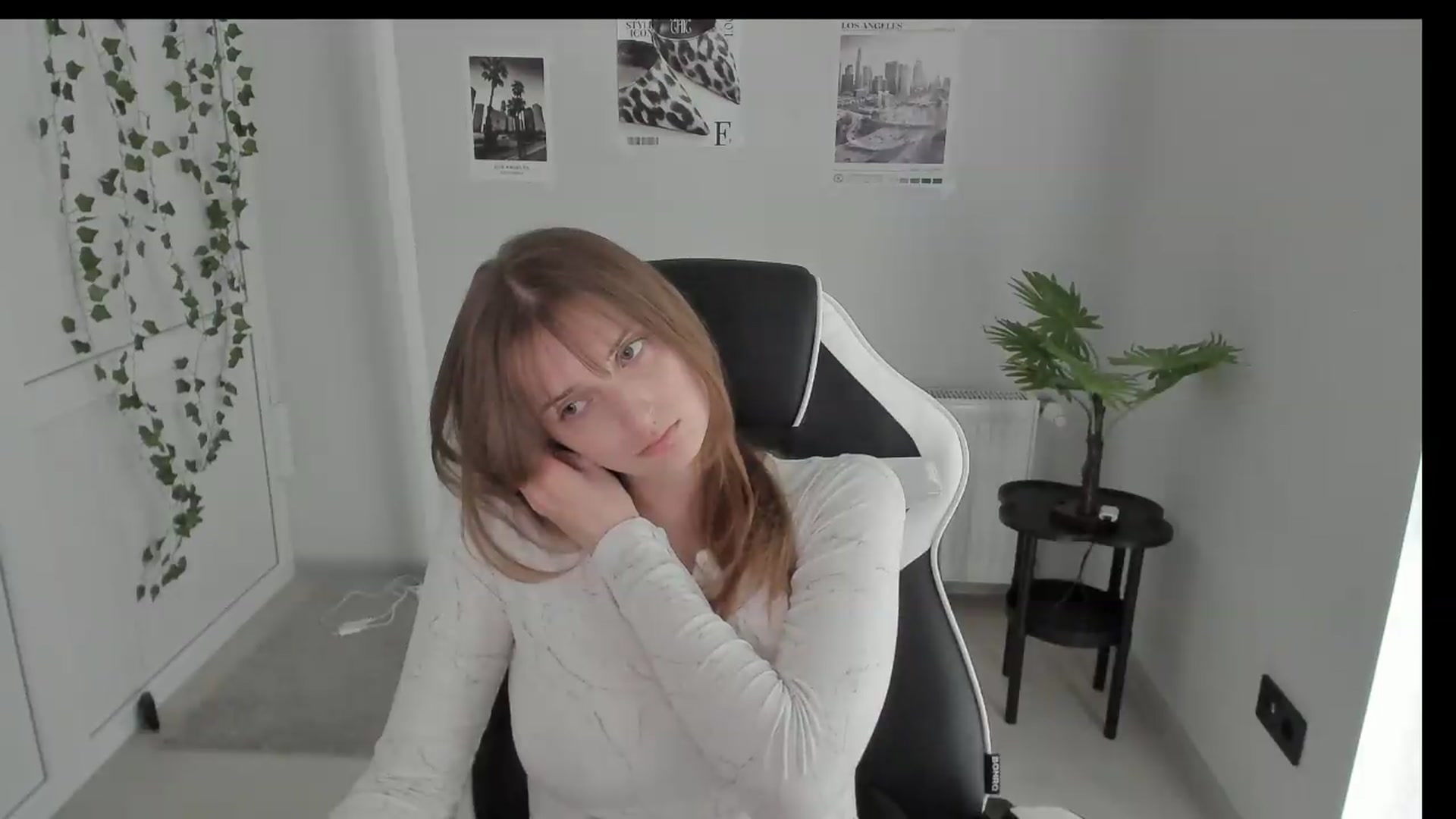Gallery image thumbnail from Lissa_Stars's myfreecams stream on, 05/29/2026, 13:15 image 12 of 20