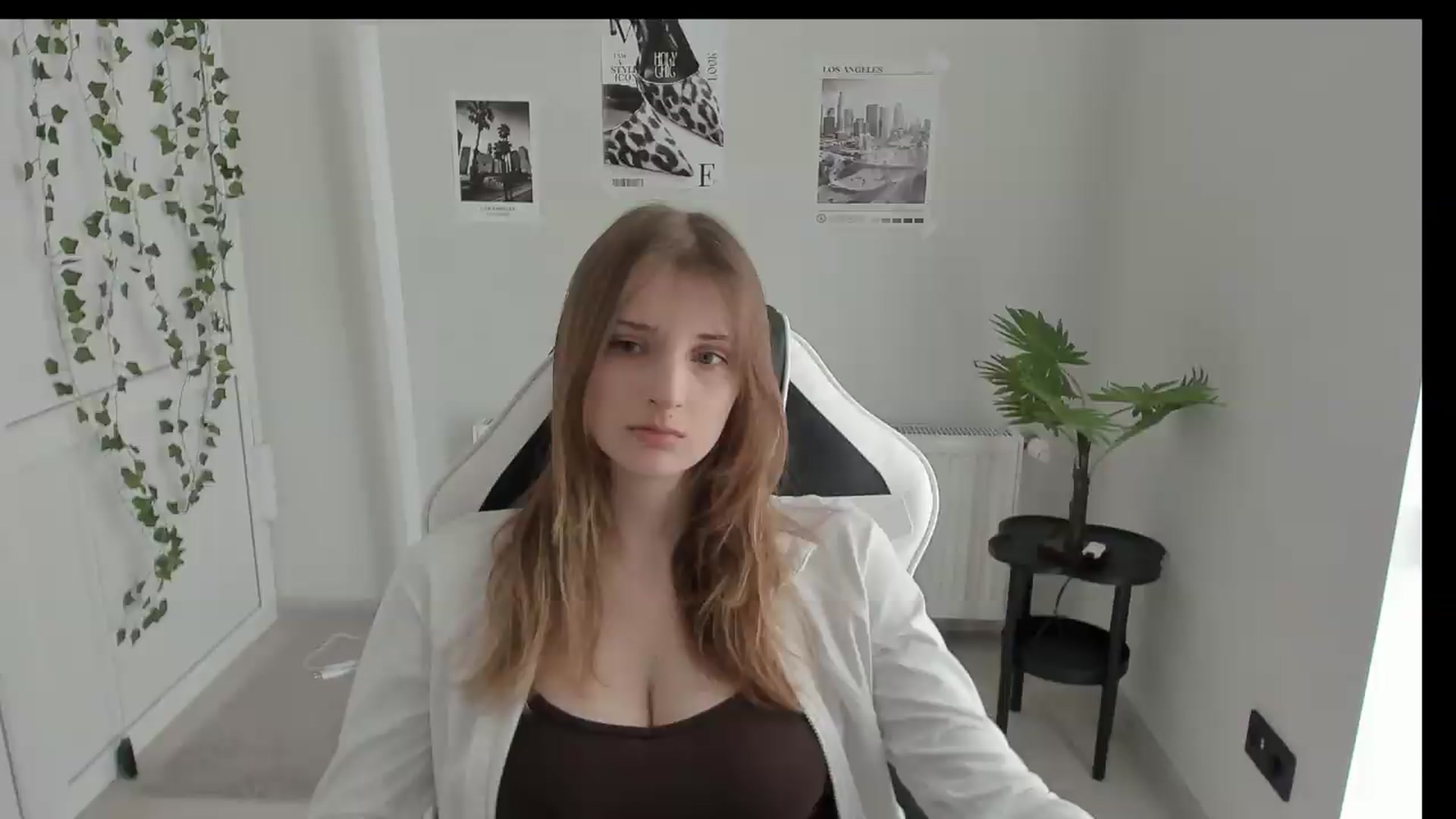 Gallery image thumbnail from Lissa_Stars's myfreecams stream on, 05/31/2026, 12:40 image 3 of 20