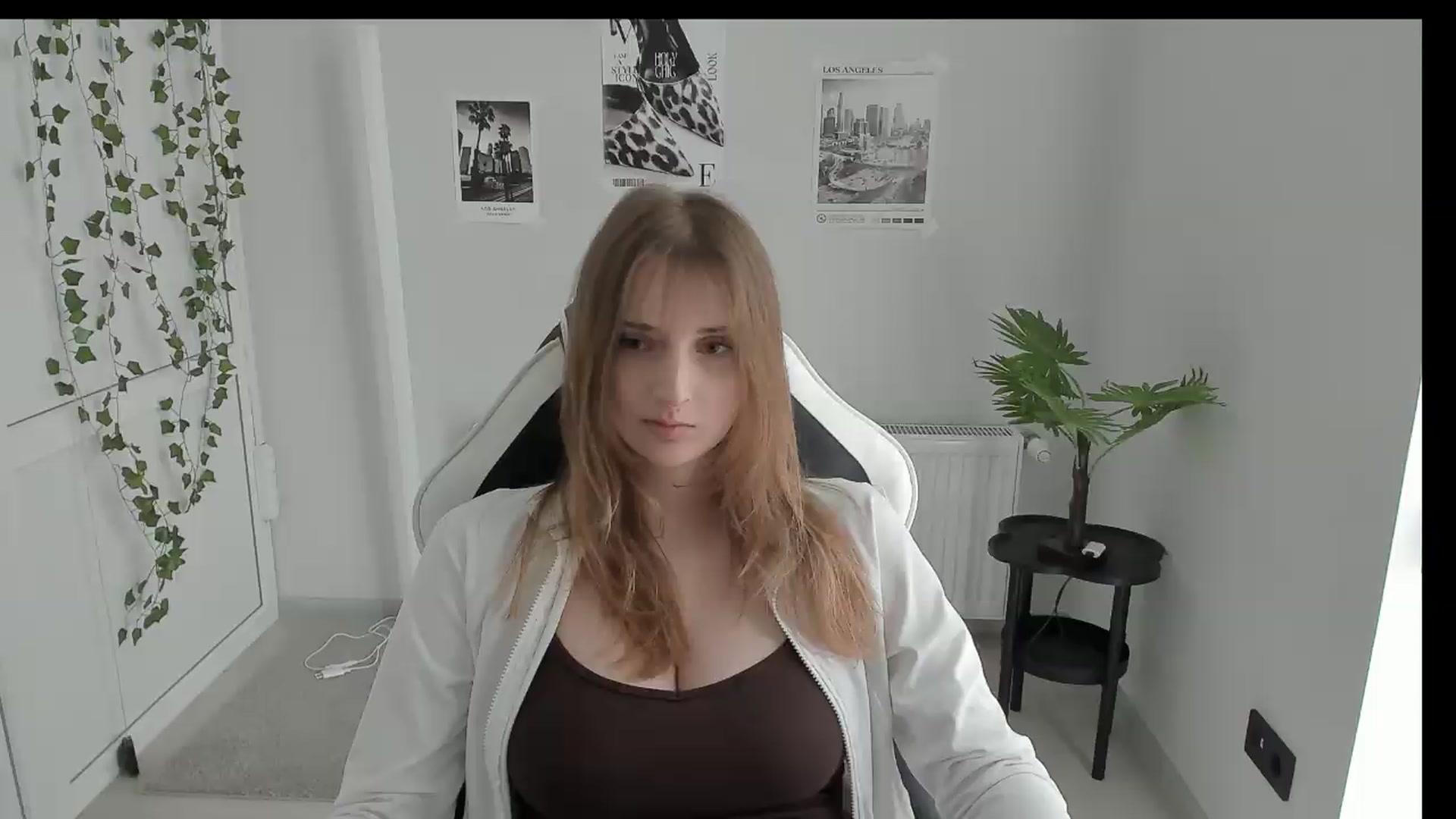 Gallery image thumbnail from Lissa_Stars's myfreecams stream on, 05/31/2026, 12:40 image 13 of 20