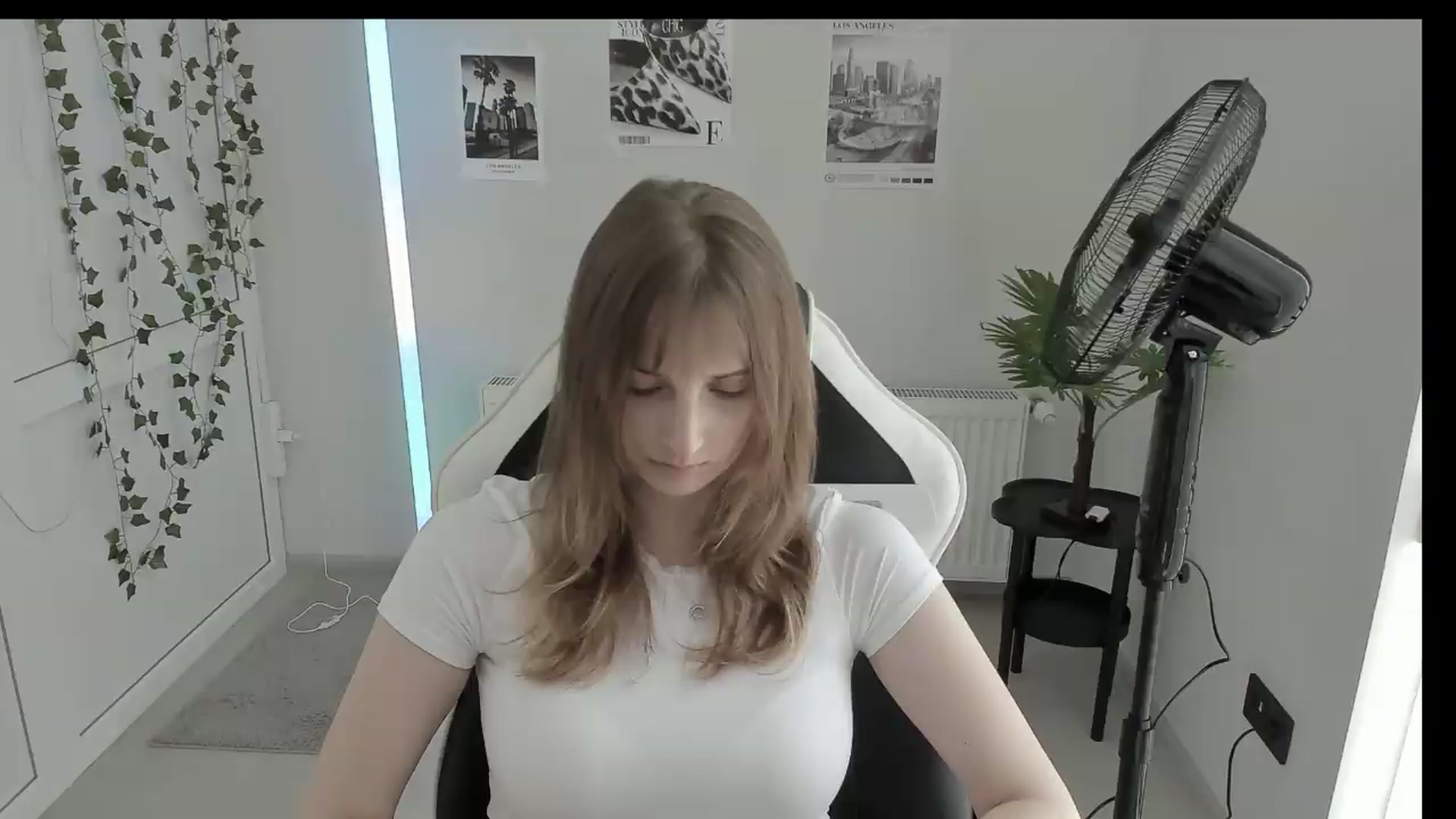 Gallery image thumbnail from Lissa_Stars's myfreecams stream on, 06/06/2026, 13:16 image 1 of 20