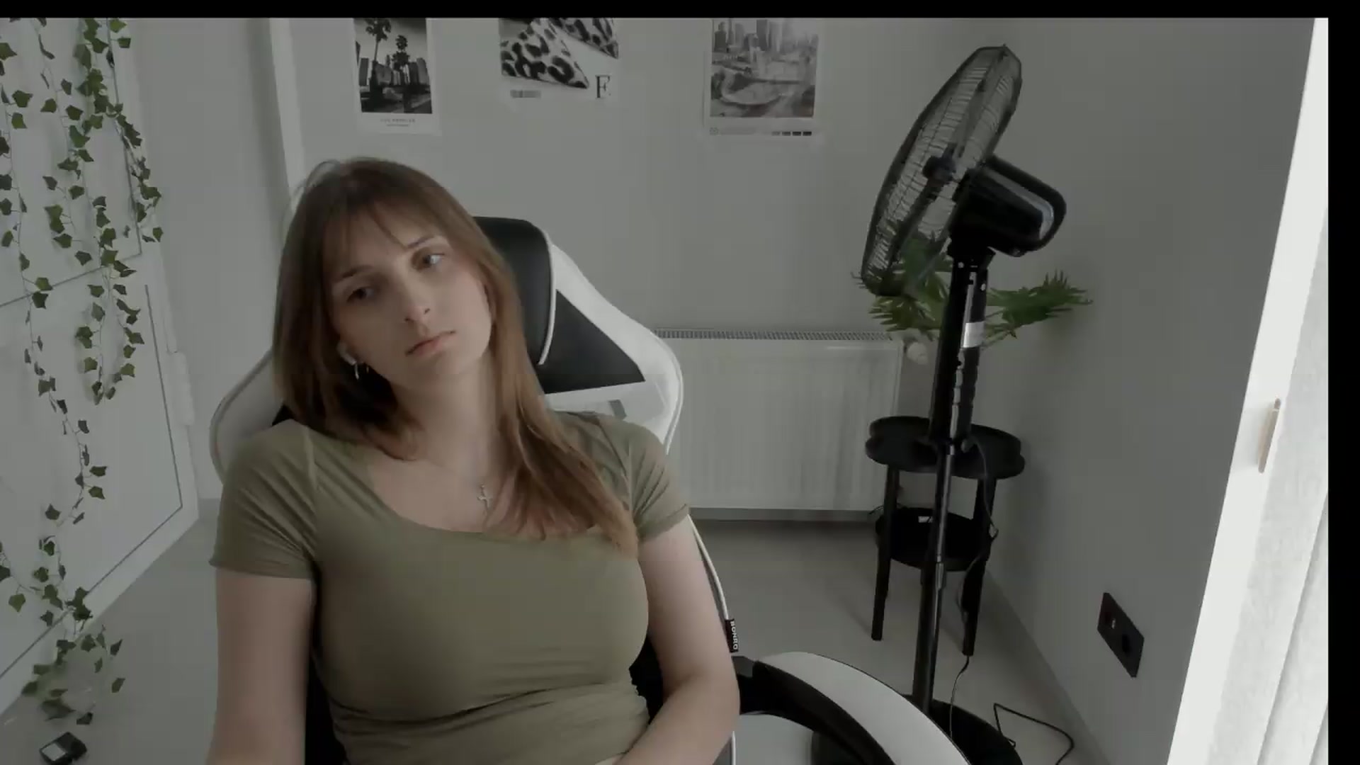 Gallery image thumbnail from Lissa_Stars's myfreecams stream on, 06/15/2026, 13:25 image 14 of 20