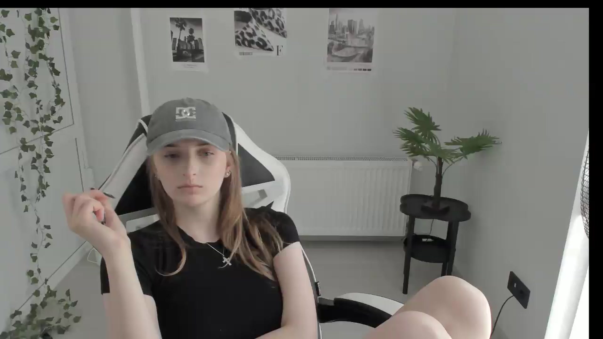Gallery image thumbnail from Lissa_Stars's myfreecams stream on, 06/20/2026, 13:50 image 17 of 20