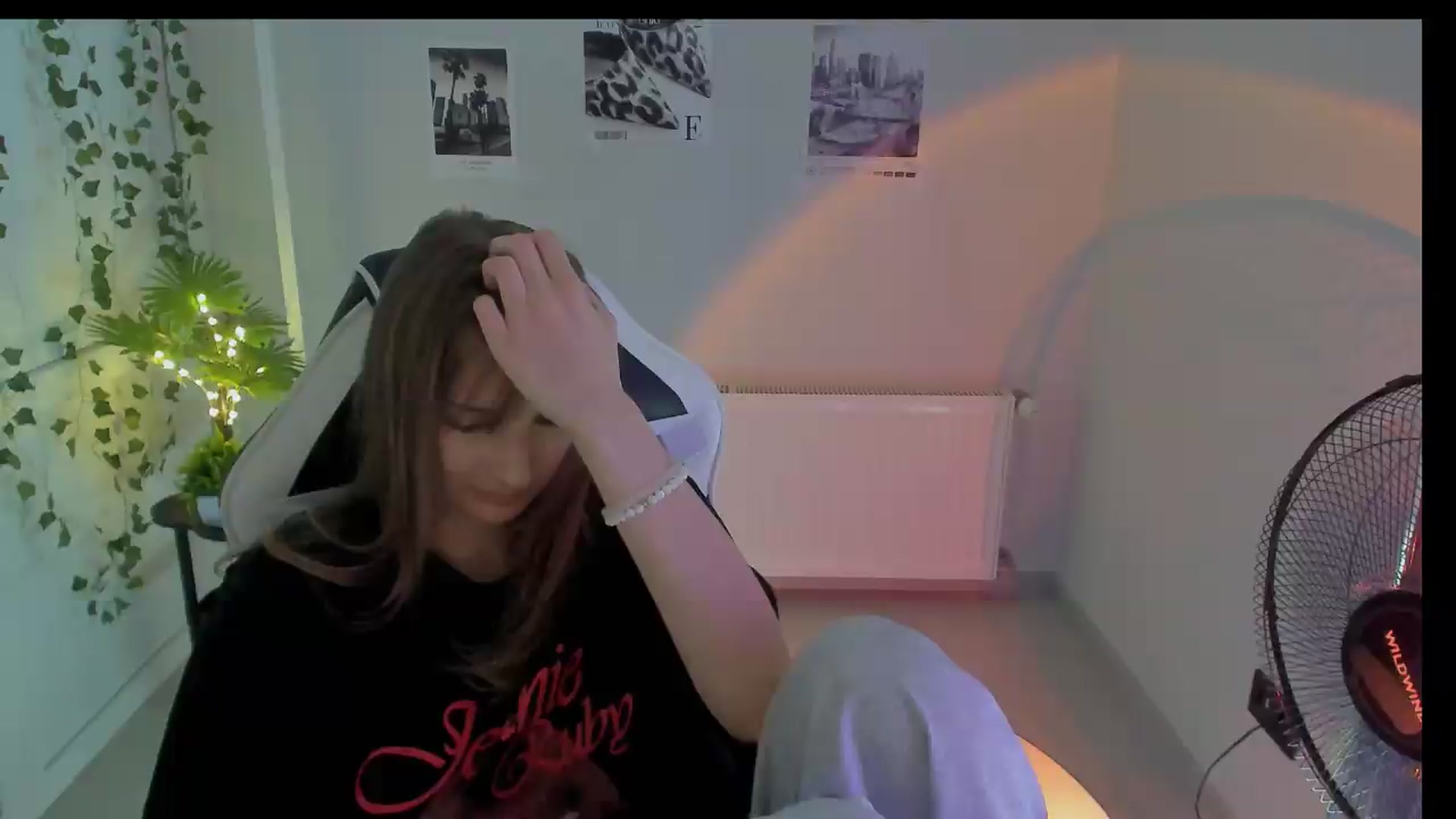 Gallery image thumbnail from Lissa_Stars's myfreecams stream on, 08/16/2026, 09:07 image 7 of 20