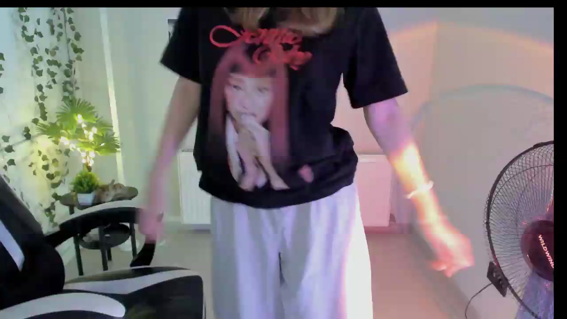 Gallery image thumbnail from Lissa_Stars's myfreecams stream on, 08/16/2026, 10:01 image 16 of 20