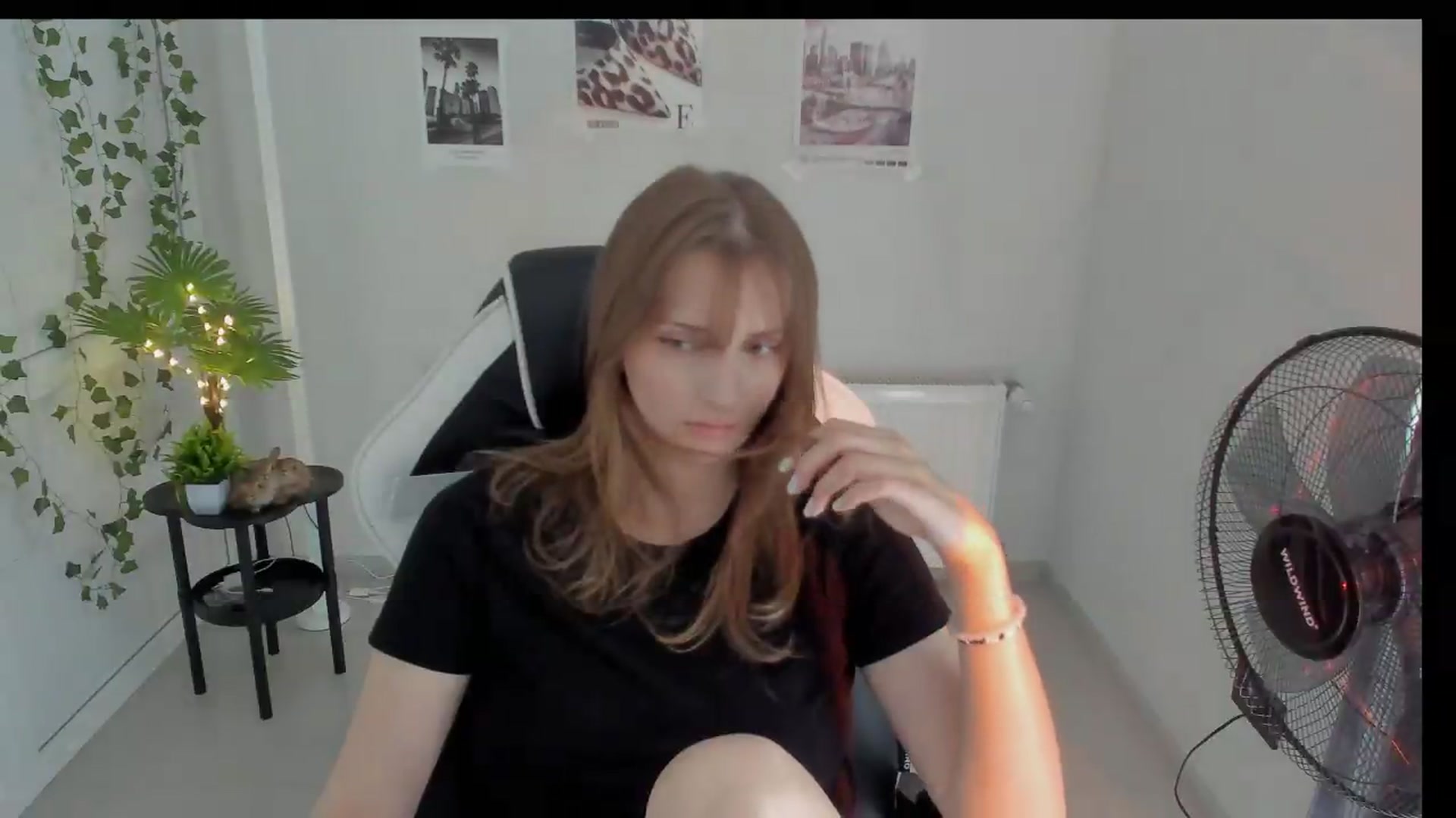 Gallery image thumbnail from Lissa_Stars's myfreecams stream on, 08/18/2026, 10:11 image 15 of 20