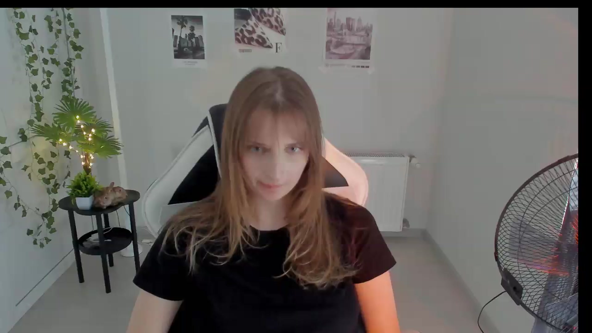 Gallery image thumbnail from Lissa_Stars's myfreecams stream on, 08/18/2026, 10:11 image 1 of 20