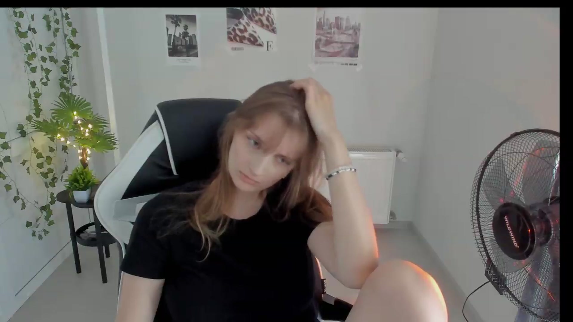 Gallery image thumbnail from Lissa_Stars's myfreecams stream on, 08/18/2026, 10:11 image 14 of 20
