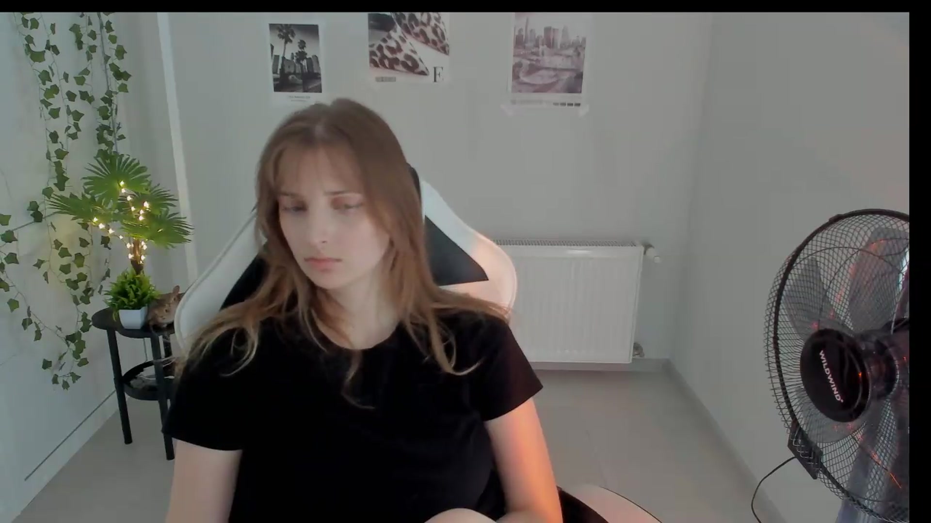 Gallery image thumbnail from Lissa_Stars's myfreecams stream on, 08/18/2026, 10:11 image 18 of 20