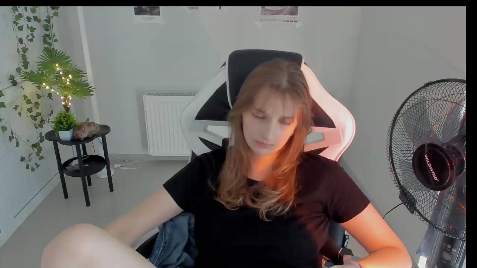 Gallery image thumbnail from Lissa_Stars's myfreecams stream on, 08/18/2026, 11:14 image 9 of 20