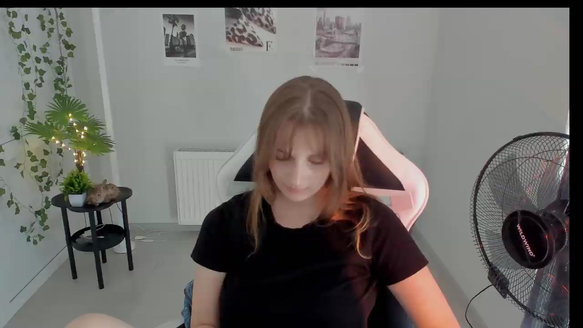 Gallery image thumbnail from Lissa_Stars's myfreecams stream on, 08/18/2026, 11:14 image 2 of 20