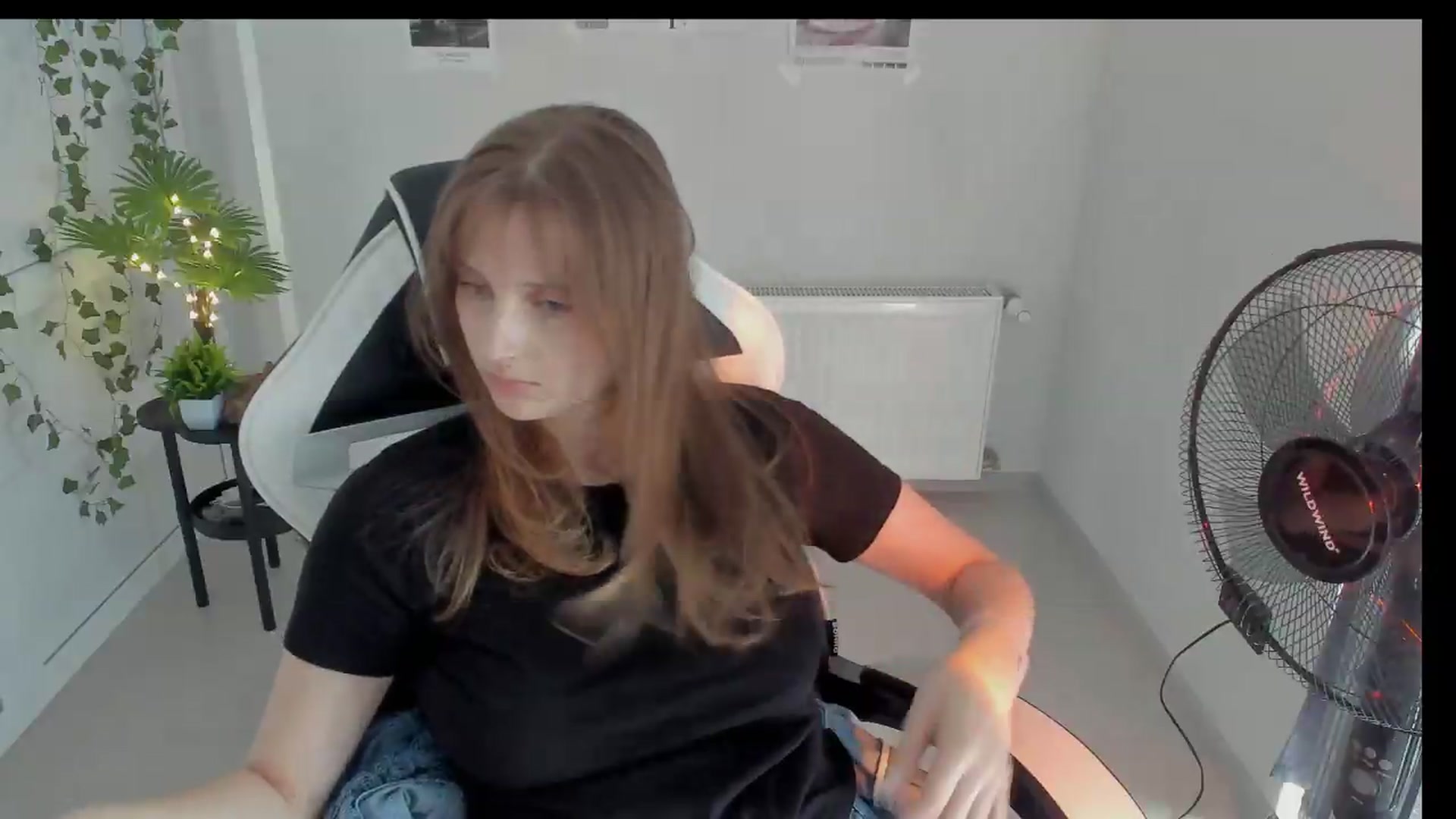 Gallery image thumbnail from Lissa_Stars's myfreecams stream on, 08/18/2026, 11:14 image 16 of 20