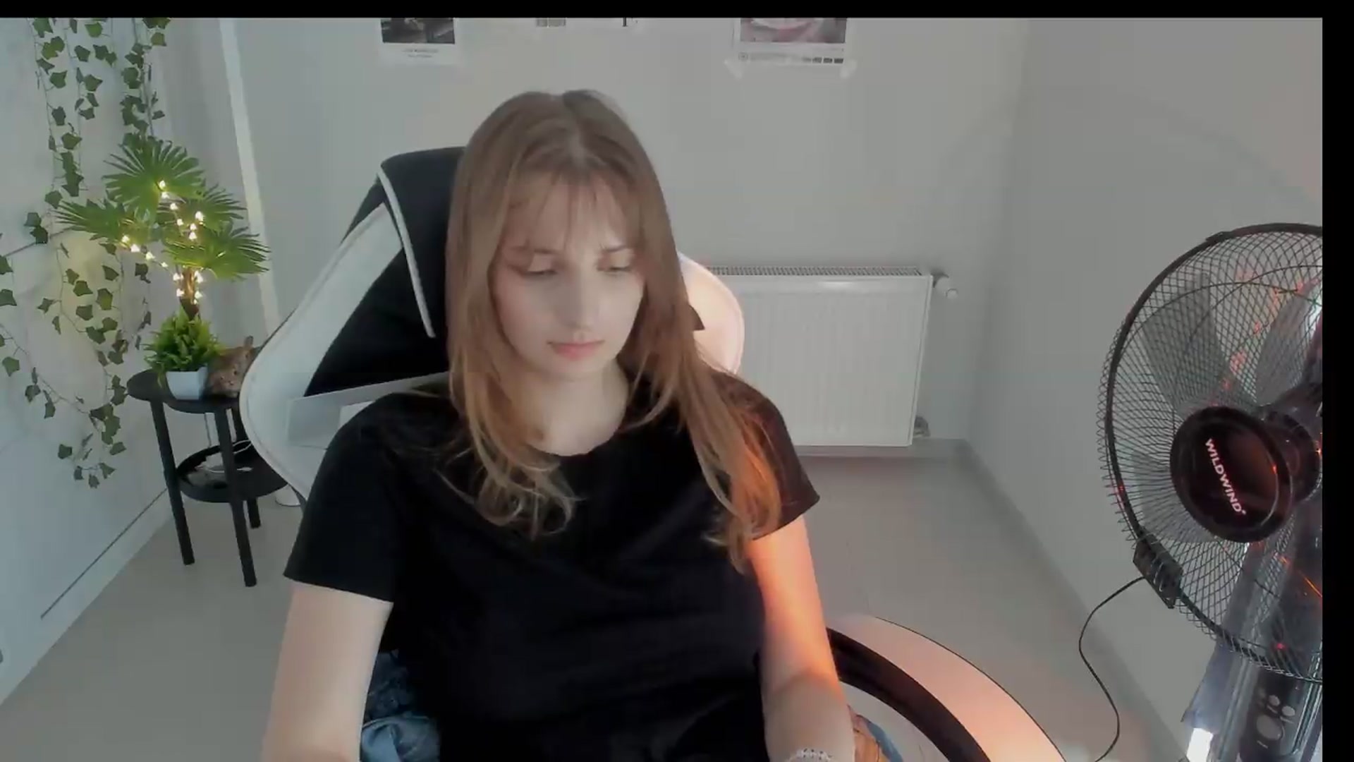 Gallery image thumbnail from Lissa_Stars's myfreecams stream on, 08/18/2026, 11:14 image 20 of 20