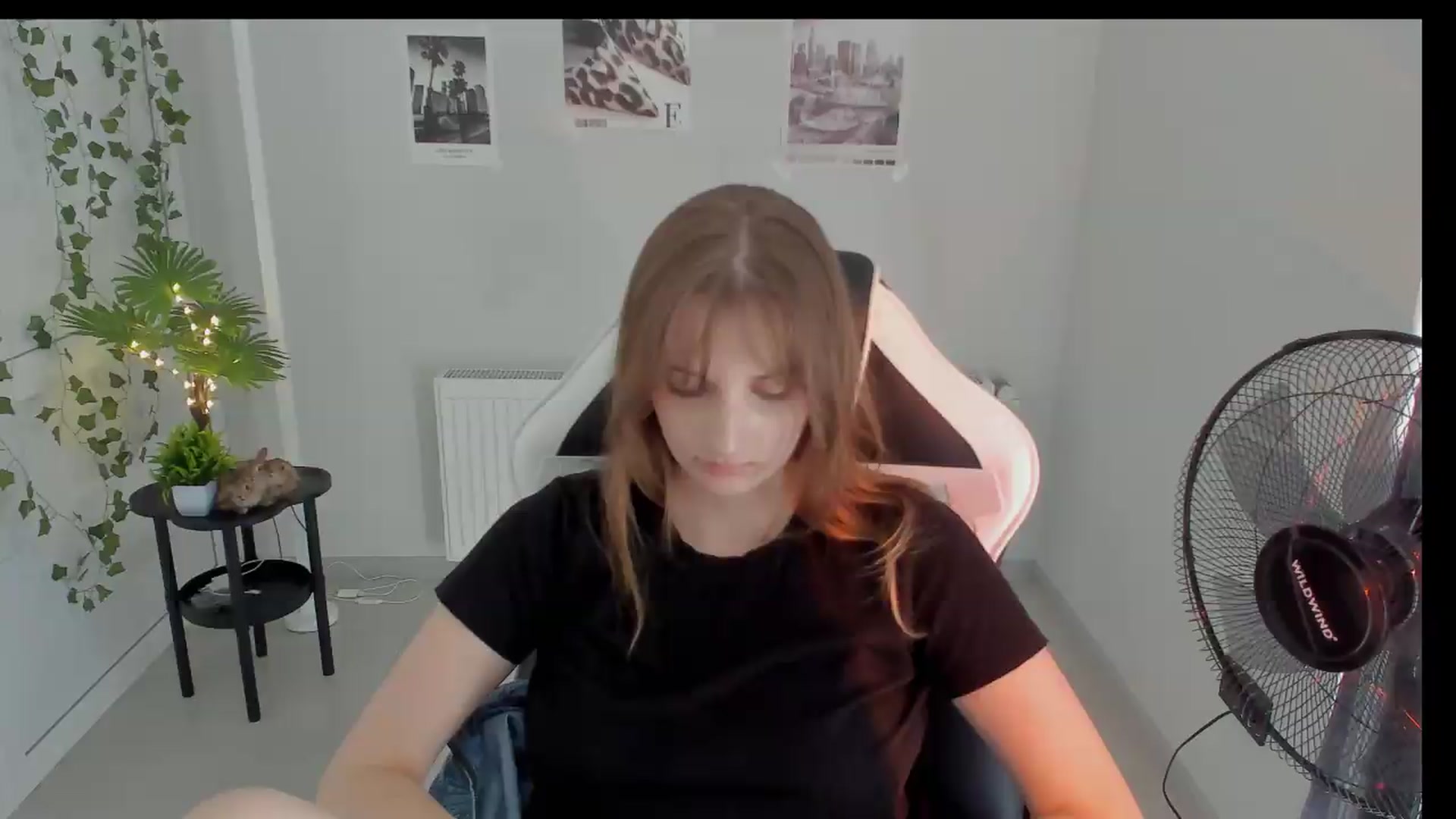Gallery image thumbnail from Lissa_Stars's myfreecams stream on, 08/18/2026, 11:14 image 1 of 20