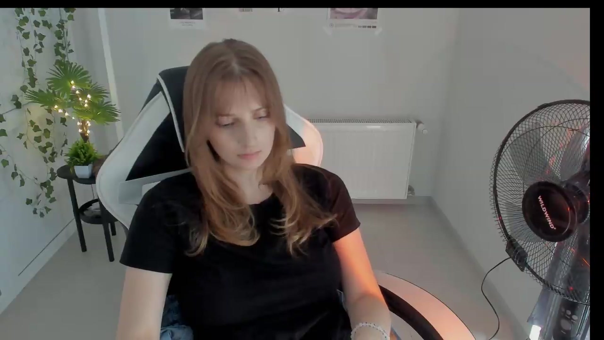 Gallery image thumbnail from Lissa_Stars's myfreecams stream on, 08/18/2026, 11:14 image 17 of 20