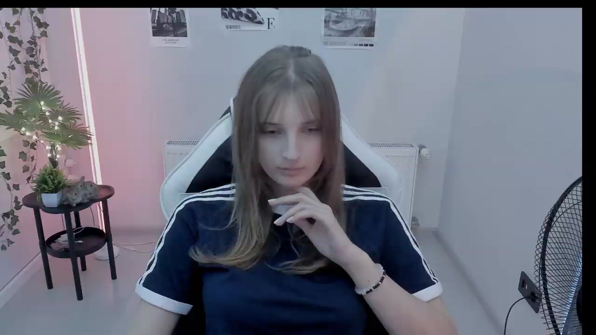 Gallery image thumbnail from Lissa_Stars's myfreecams stream on, 08/20/2026, 14:54 image 4 of 20