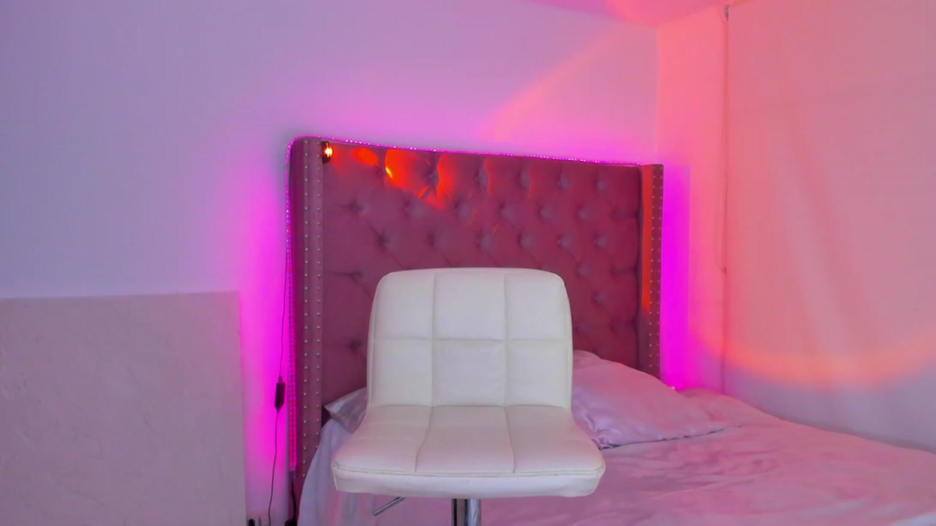 Gallery image thumbnail from Lissa_sexy22's myfreecams stream on, 11/20/2022, 07:41 image 9 of 20