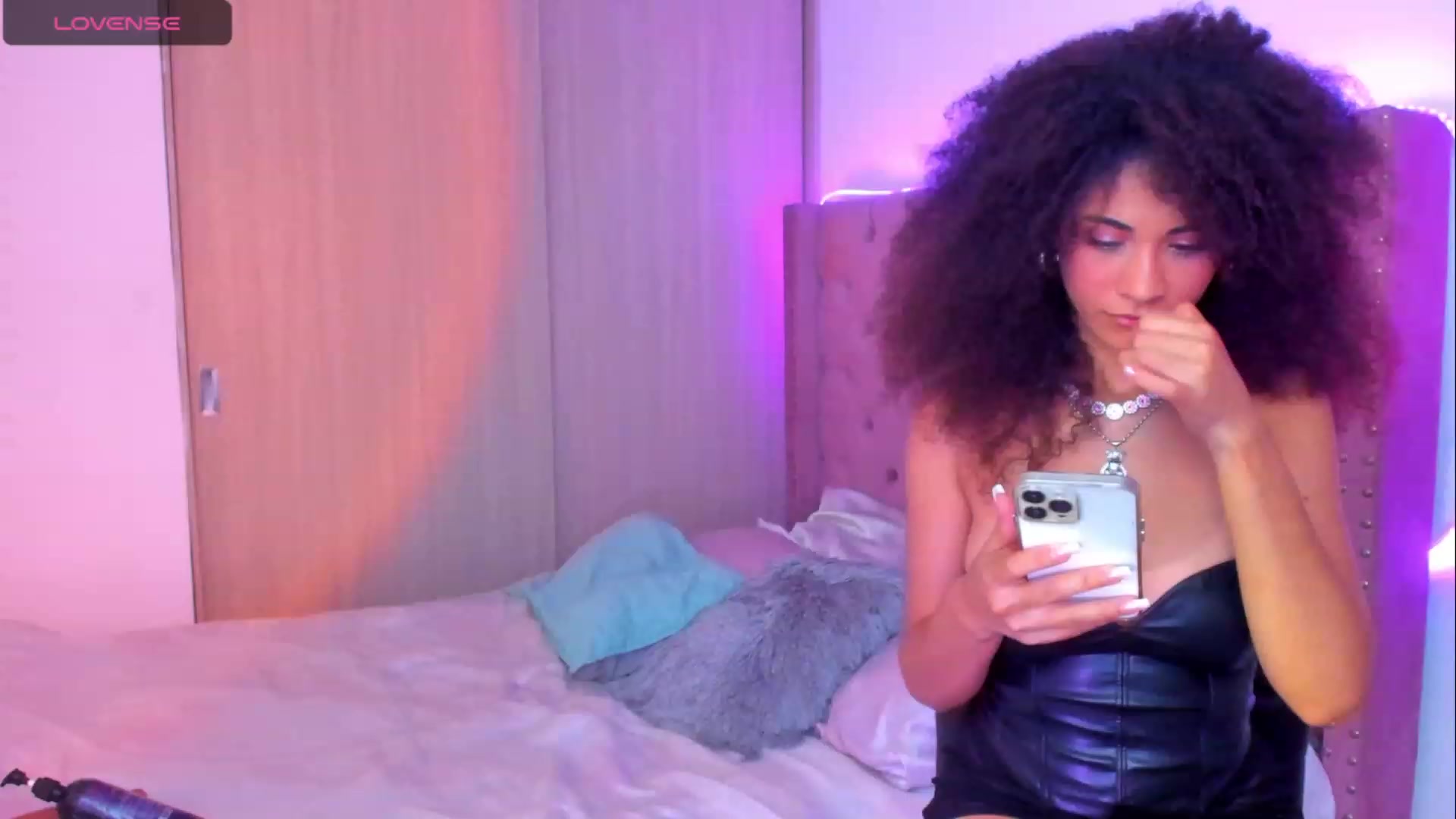 Gallery image thumbnail from Lissa_sexy22's myfreecams stream on, 11/06/2023, 03:16 image 7 of 20