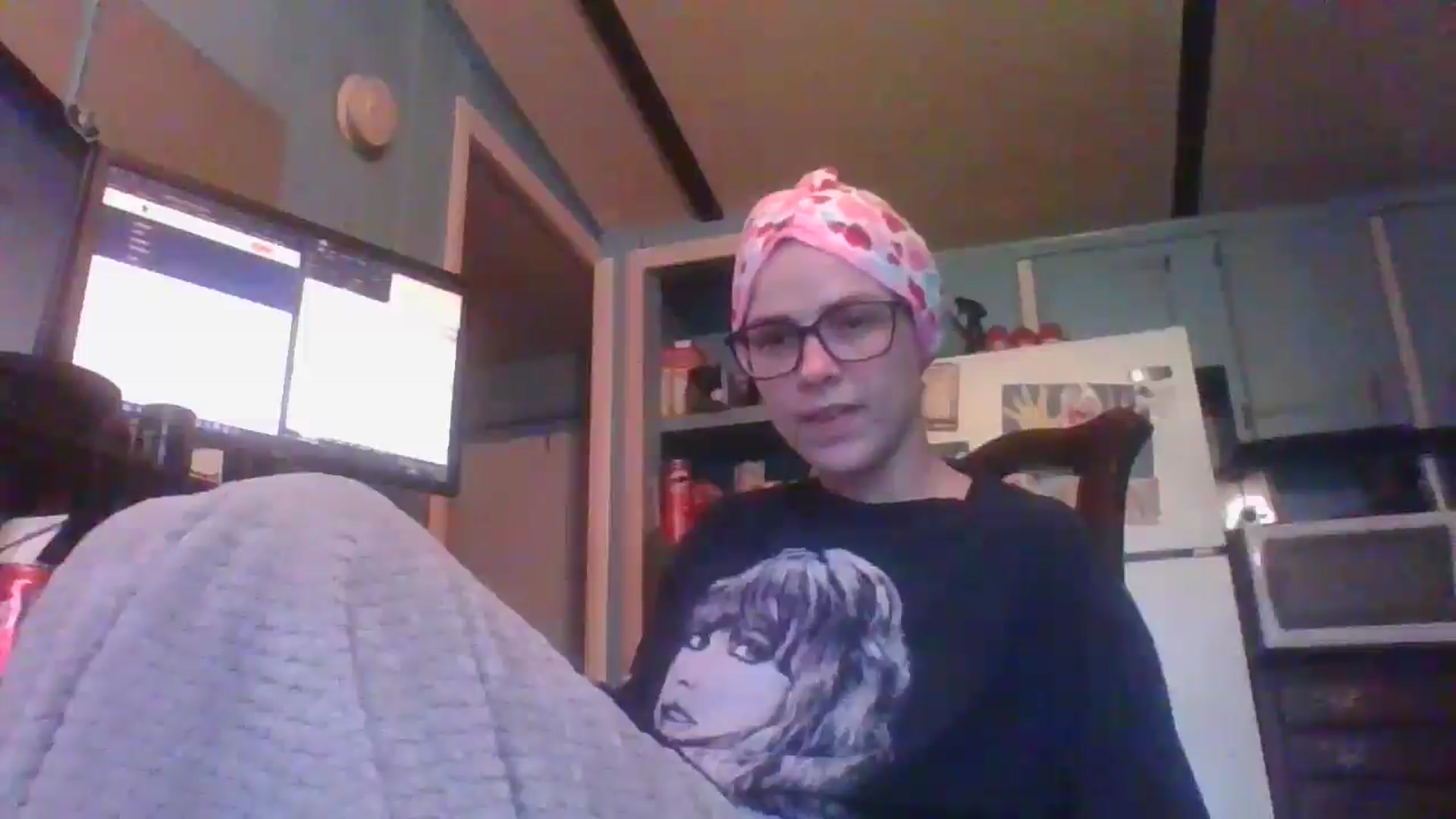 Gallery image thumbnail from LissyJ's myfreecams stream on, 12/19/2024, 15:23 image 14 of 20