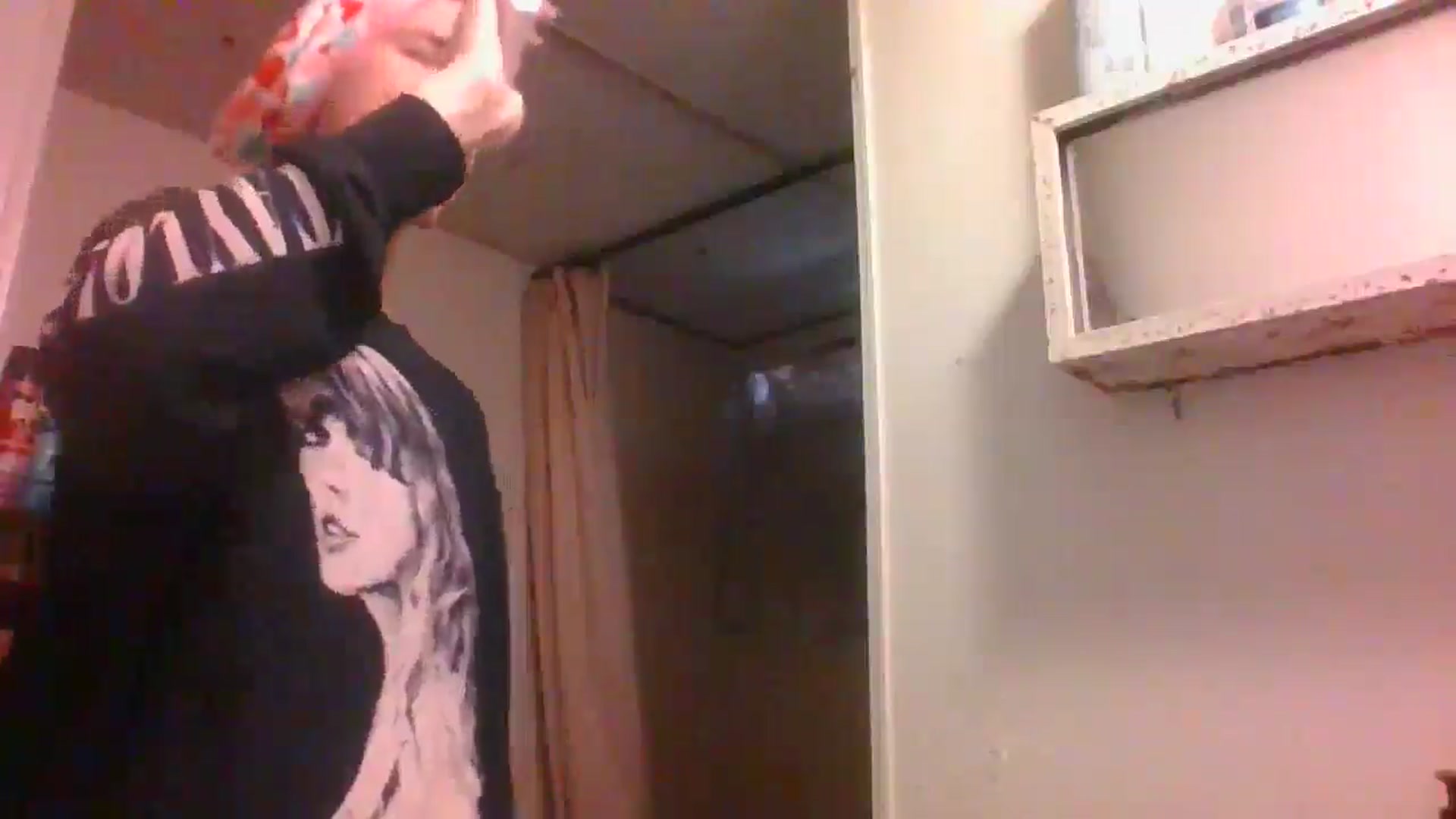 Gallery image thumbnail from LissyJ's myfreecams stream on, 12/26/2024, 18:17 image 13 of 20