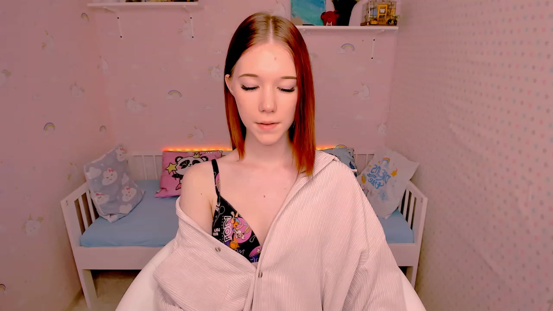 Gallery image thumbnail from Litl_Mia's myfreecams stream on, 11/15/2022, 20:49 image 6 of 20