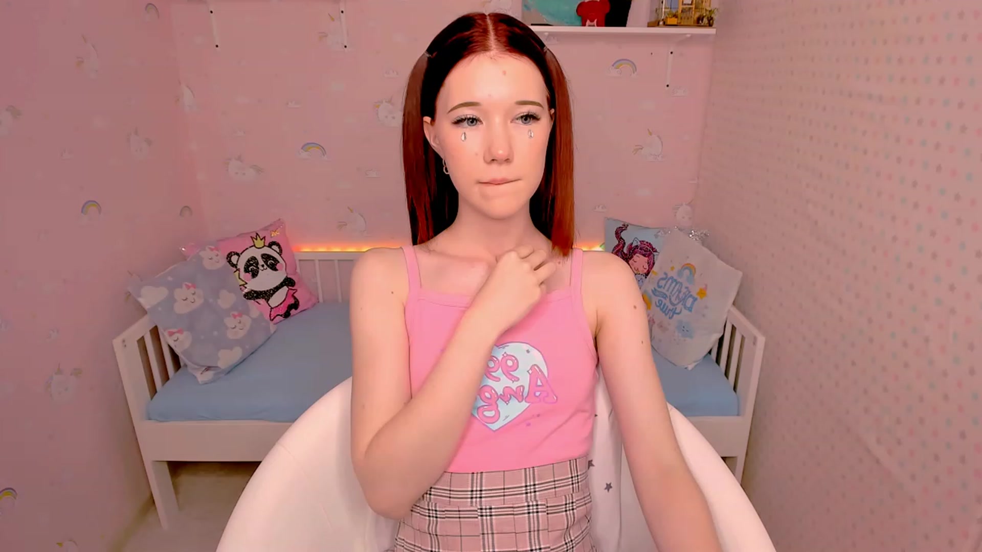 Gallery image thumbnail from Litl_Mia's myfreecams stream on, 11/19/2022, 22:29 image 11 of 20