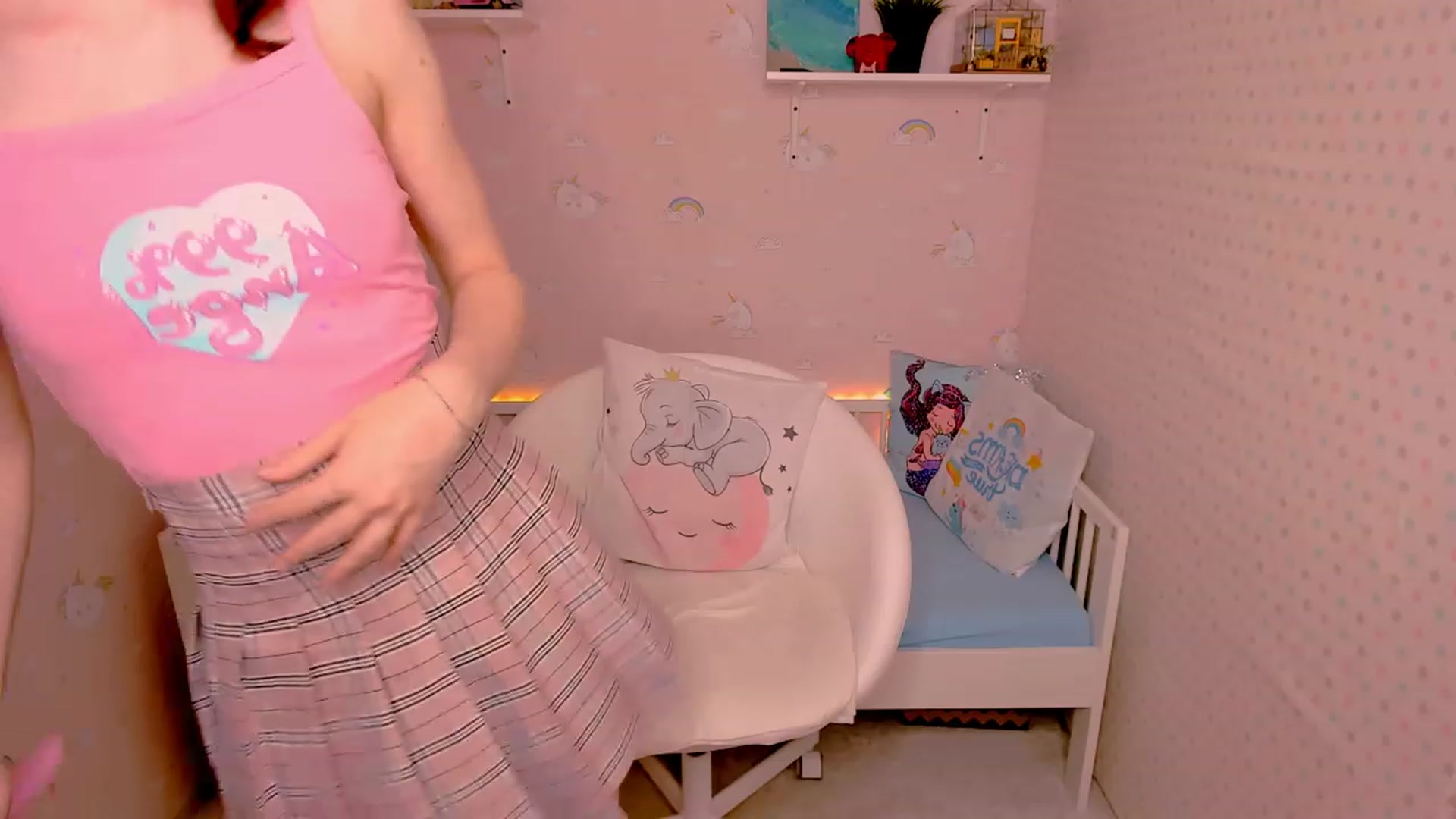 Gallery image thumbnail from Litl_Mia's myfreecams stream on, 11/19/2022, 22:29 image 17 of 20